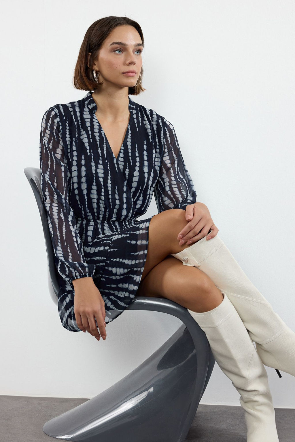 TRENDYOLMILLA Lacivert Desenli Kruvaze Yaka Skater/Belden Ac?lan Mini Astarl? Sifon Dokuma Elbise TWOAW25EL00255 фото 6