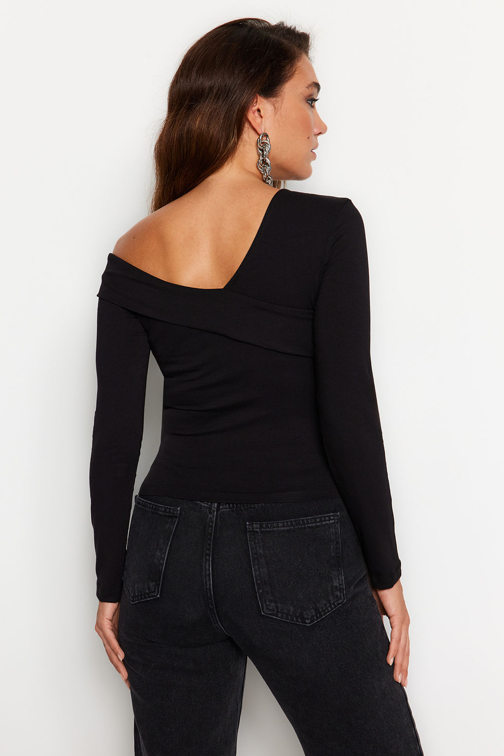 Siyah Pamuklu Esnek Volanl? Fitted/Vucuda Oturan Crop Orme Bluz TWOAW24BZ00161