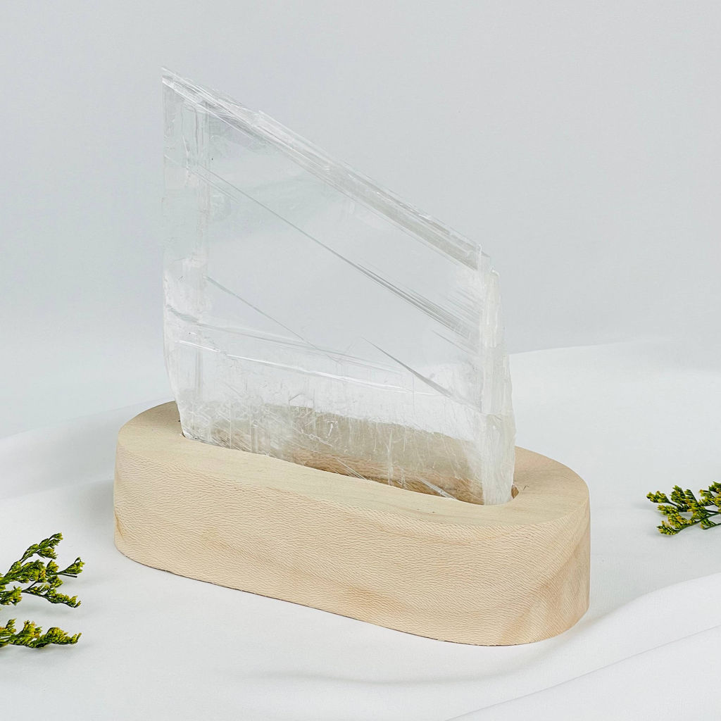 Срез Селенита на подставке - Радуга самоцветов фото 2