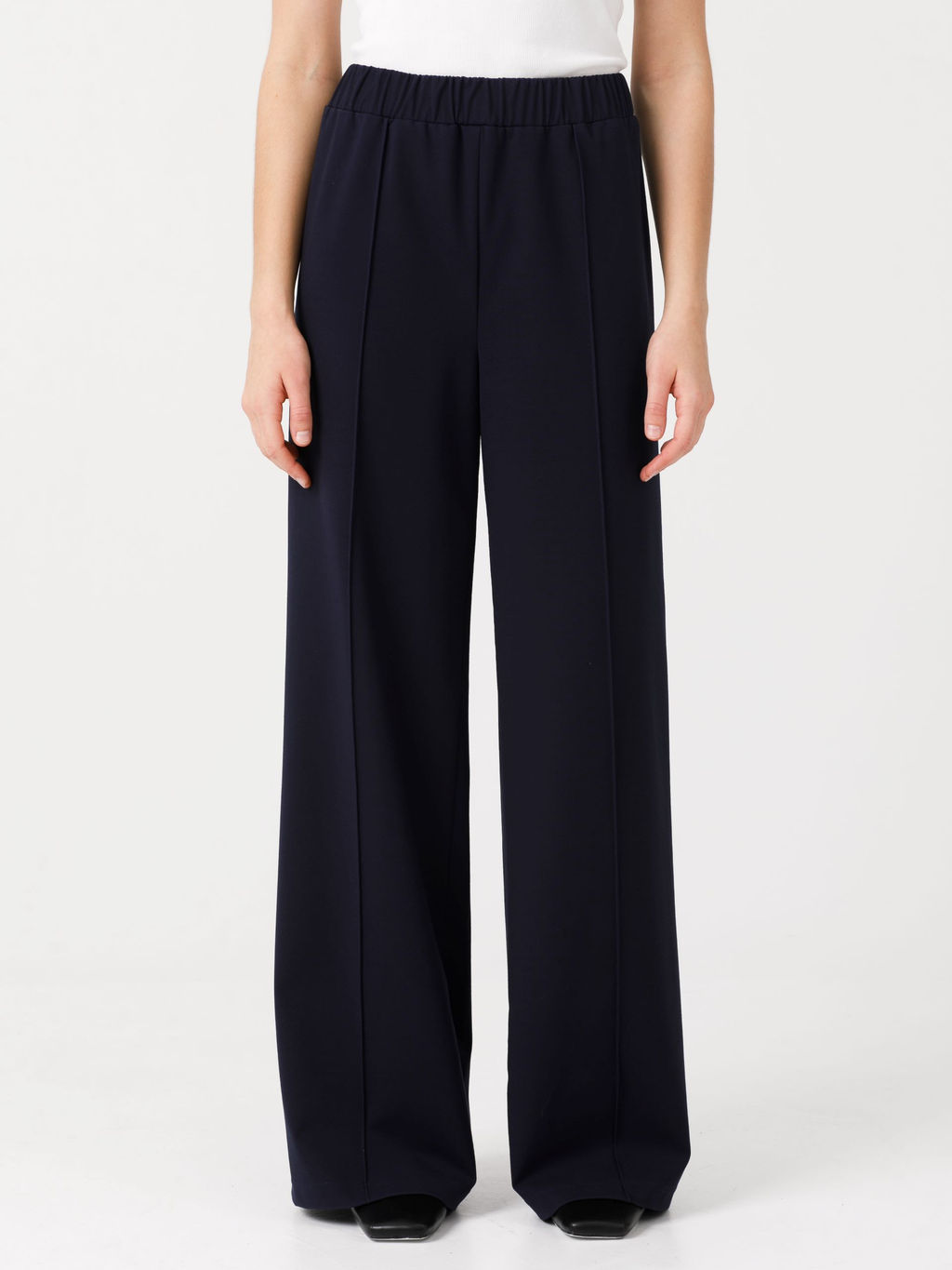 Комплект из футболки и брюк