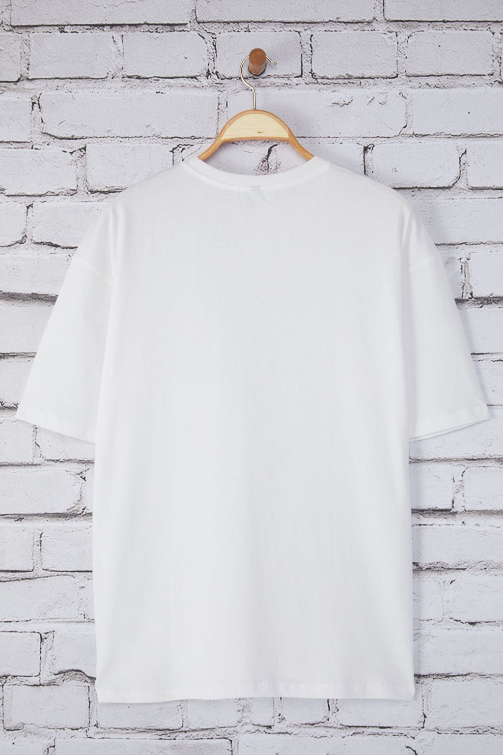 Trendyolmilla Man Beyaz Oversize/Genis Kesim Bisiklet Yaka Aplike Manzara Bask?l? T-Shirt TMNSS25TS00220  фото 6