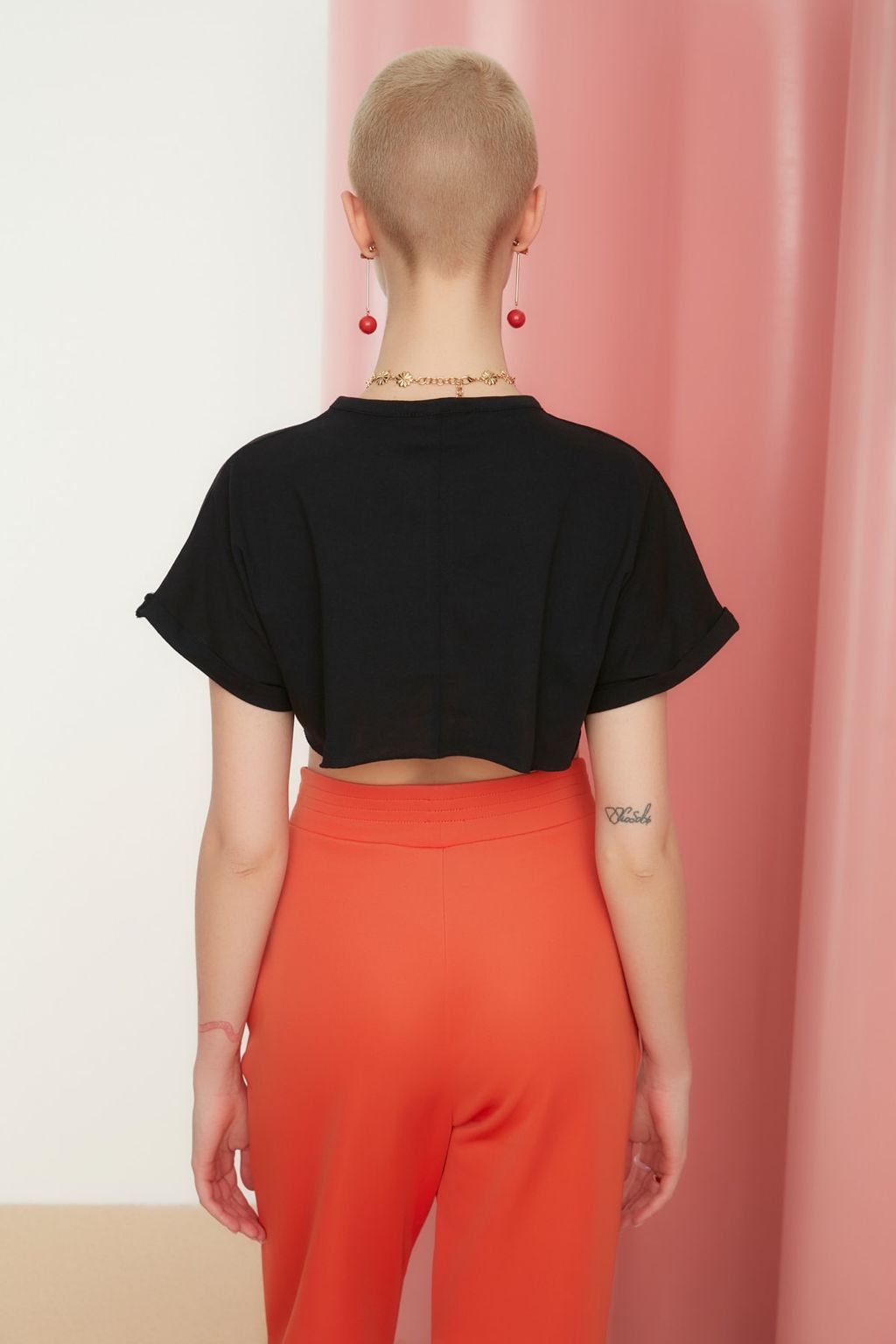 TRENDYOLMILLA Beyaz %100 Pamuk Bisiklet Yaka Super Crop Orme T-Shirt TWOSS21TS0091  фото 11