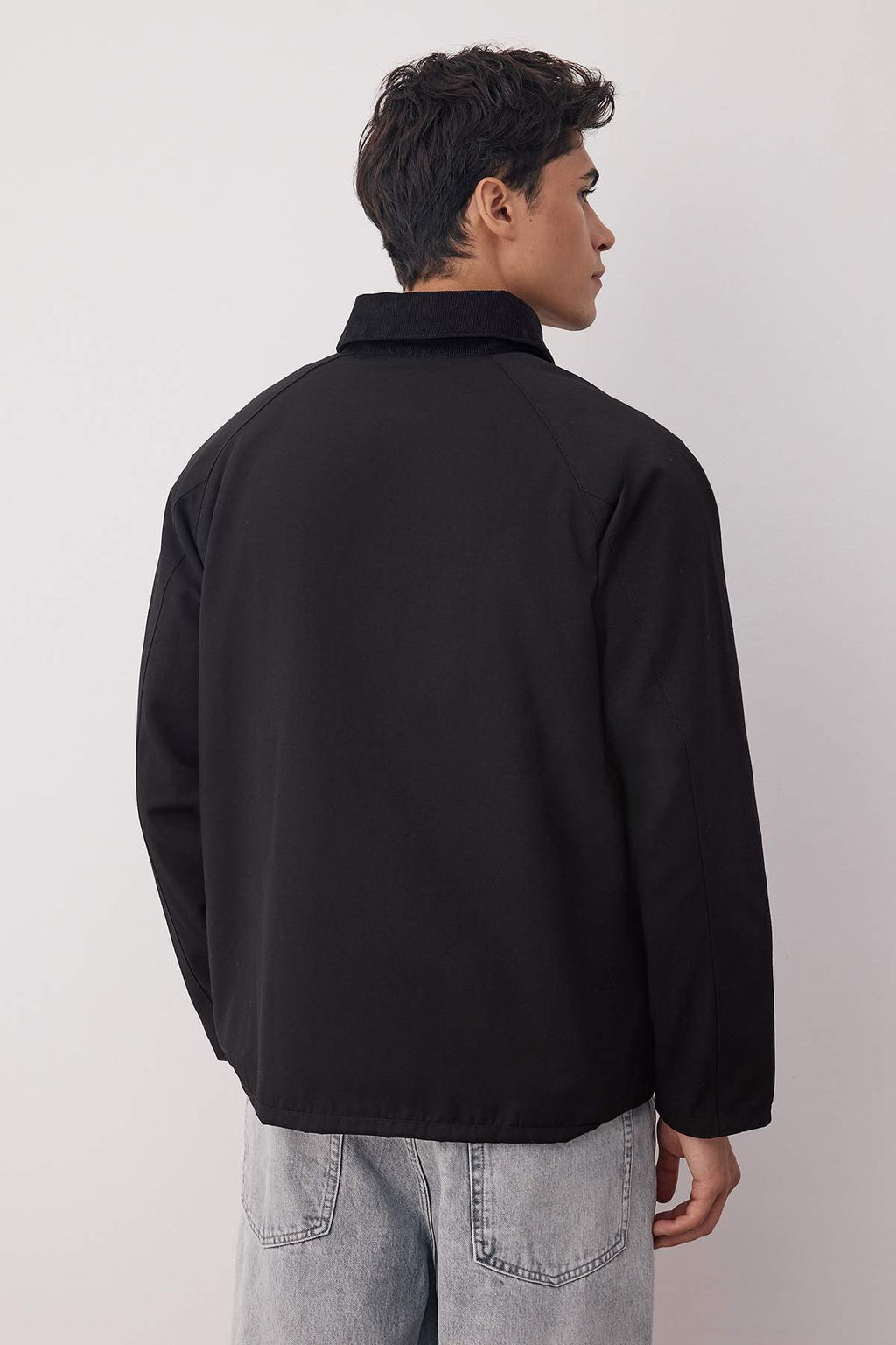 Siyah Regular Fit Kadife Yaka Detayl? Unisex Mevsimlik Mont TMNAW25MO00017