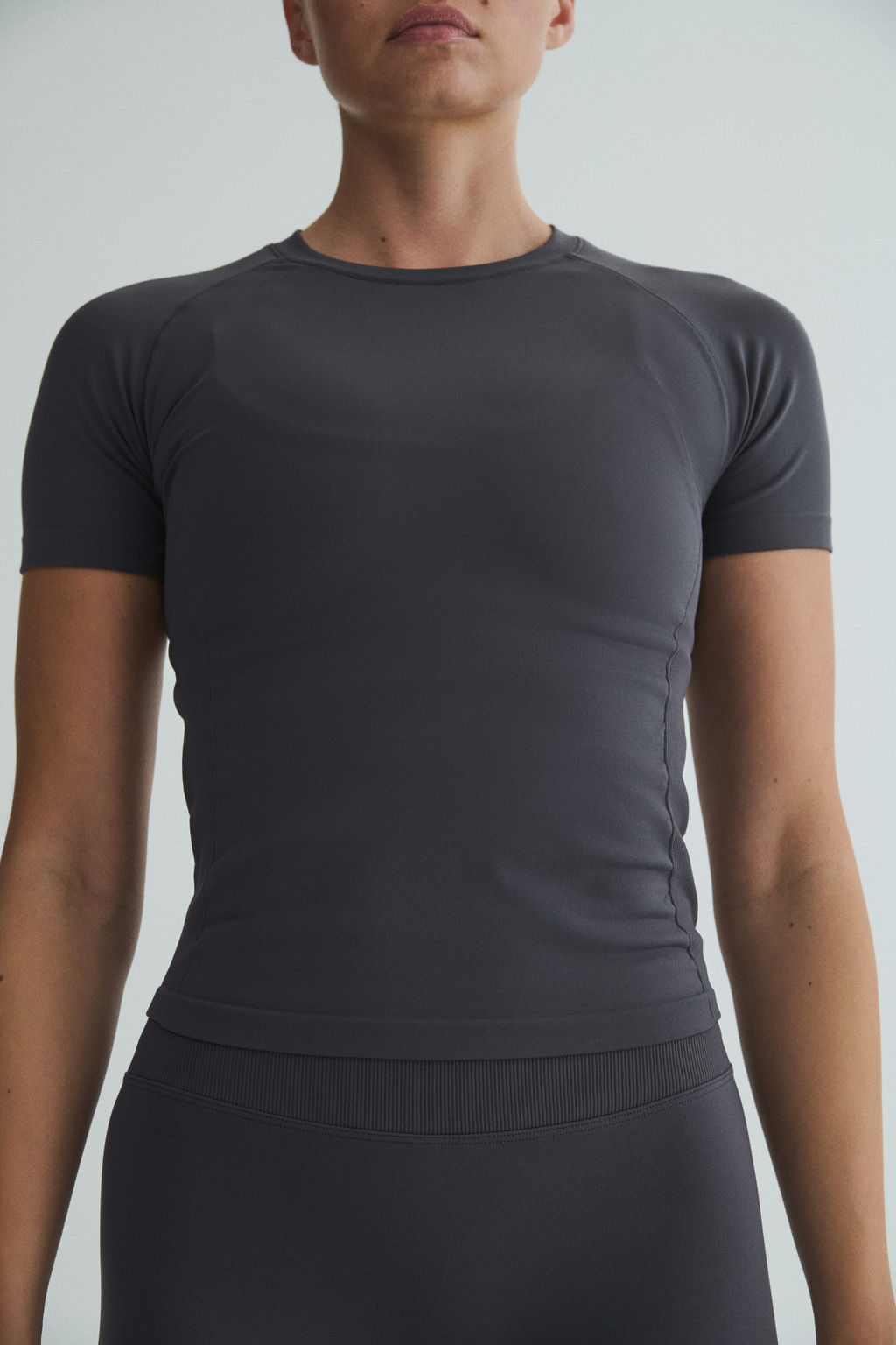 Camiseta de deporte Seamless Slim Fit con DryMove - H&m фото 7