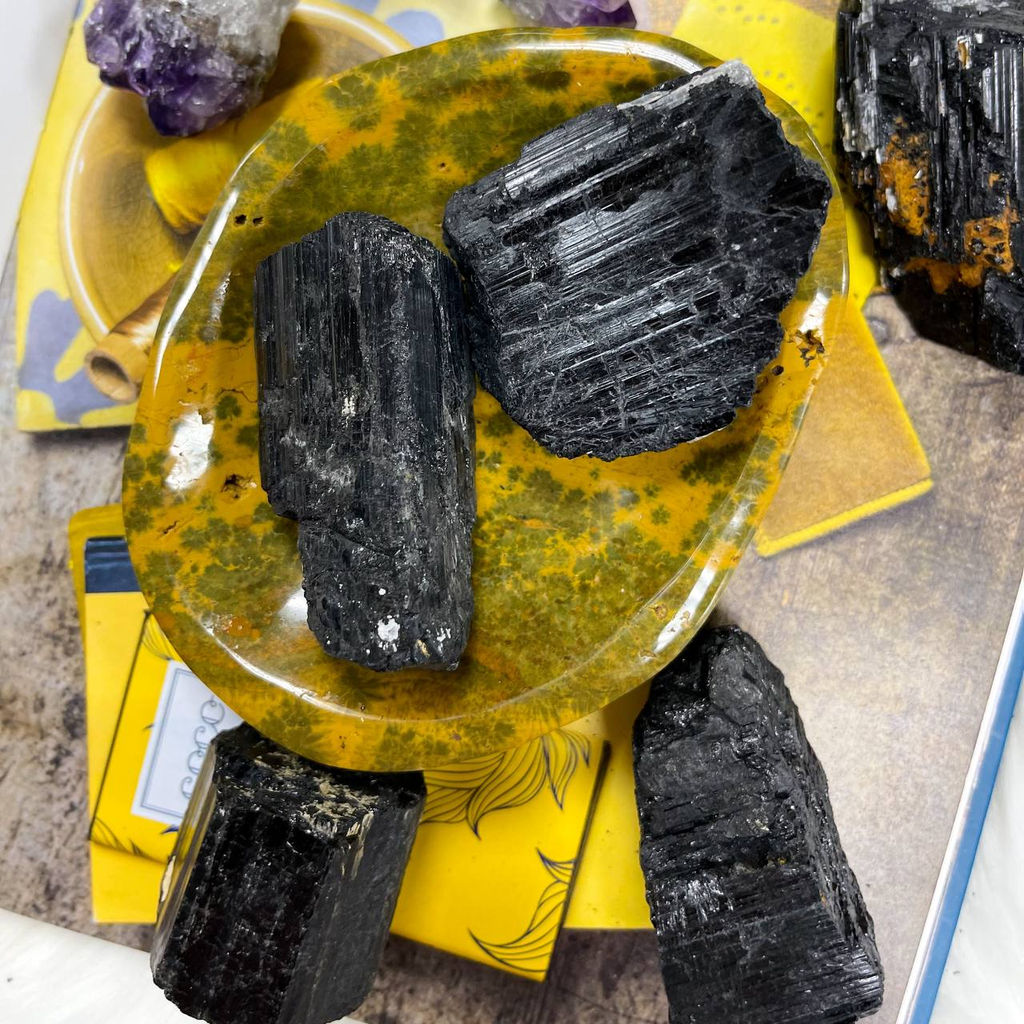 Кристалл из необработанного черного Турмалина (Шерл)