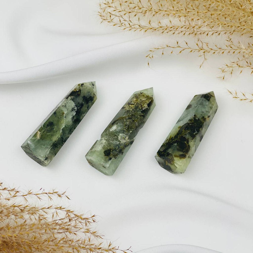 Кристалл из Пренита с Эпидотом - Радуга самоцветов фото 3