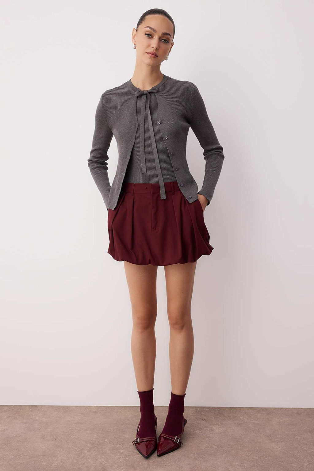 Koyu Gri Merserize Gorunumlu Yaka Baglama Detayl? Fitted/Vucudu Saran Triko H?rka TWOAW26HI00085 - Trendyolmilla фото 2