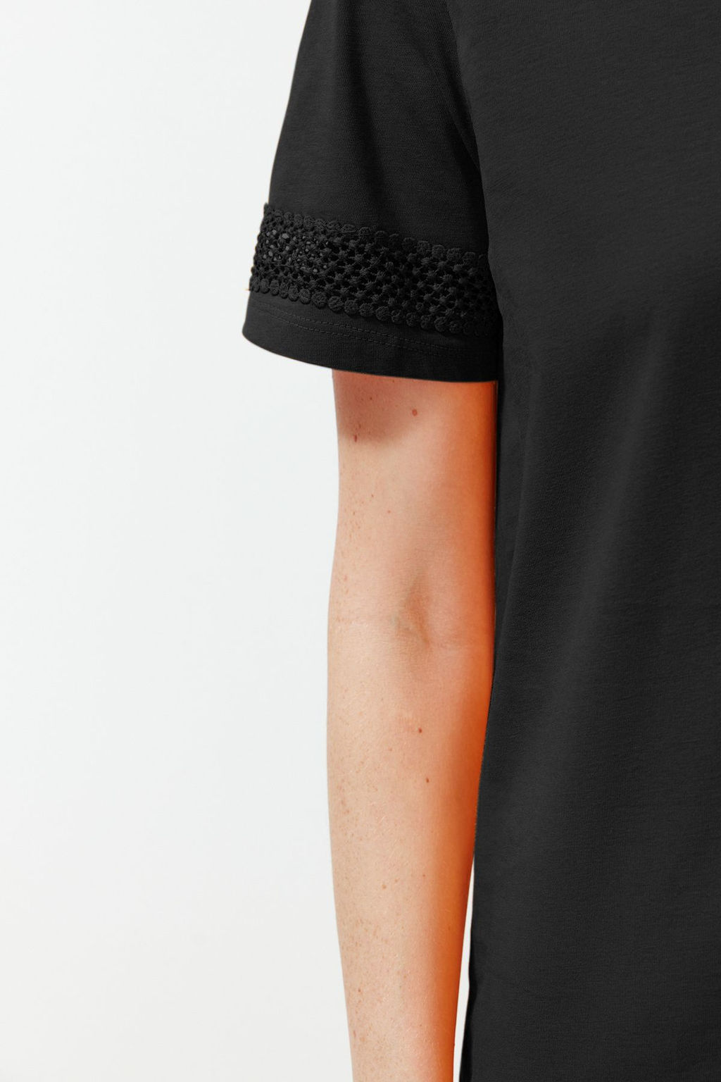 TRENDYOLMILLA Beyaz Aksesuar Detayl? Basic/Regular Kal?p Orme T-Shirt TWOSS24TS00048 фото 4