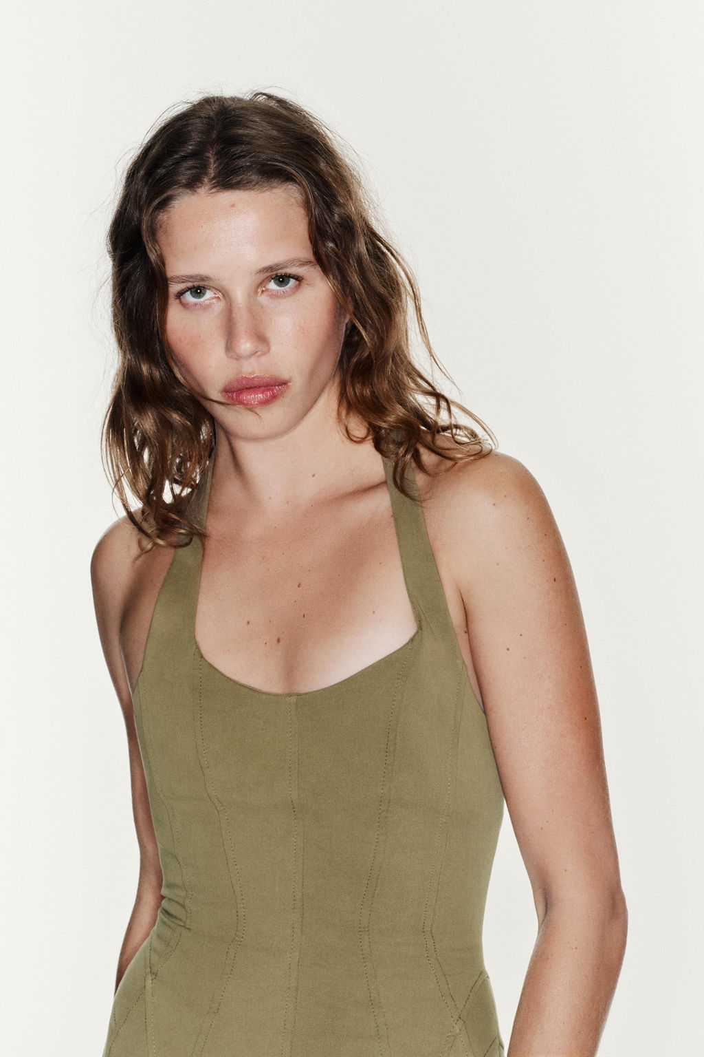 VESTIDO CORTO HALTER / Khaki claro - Zara фото 3
