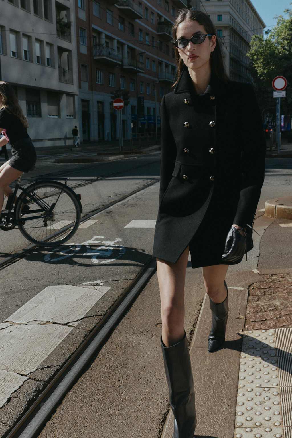 SHORT DOUBLE-BREASTED WOOL COAT