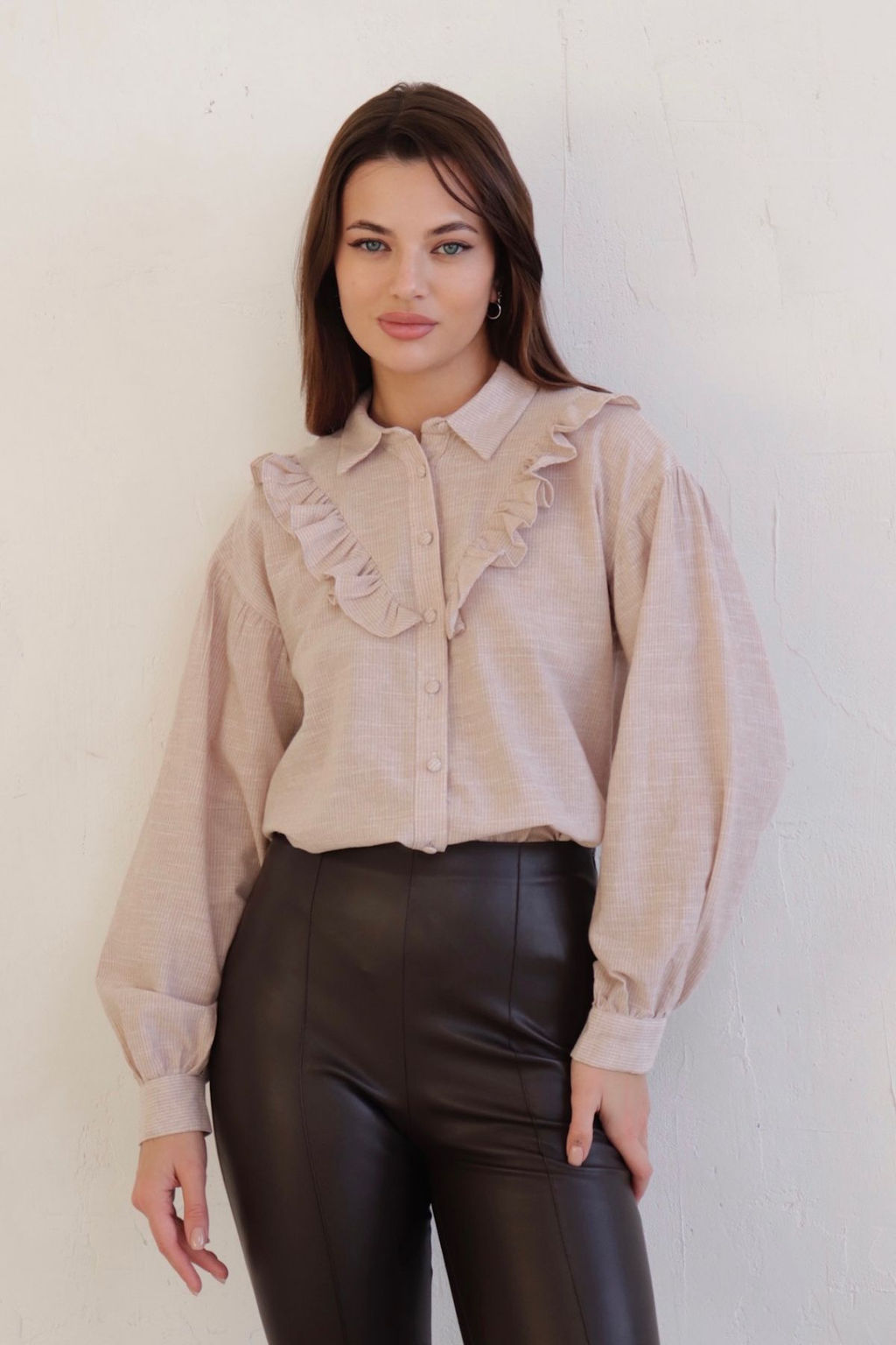 11070 Блуза с кокеткой и оборкой кремовая - Martichelli фото 2