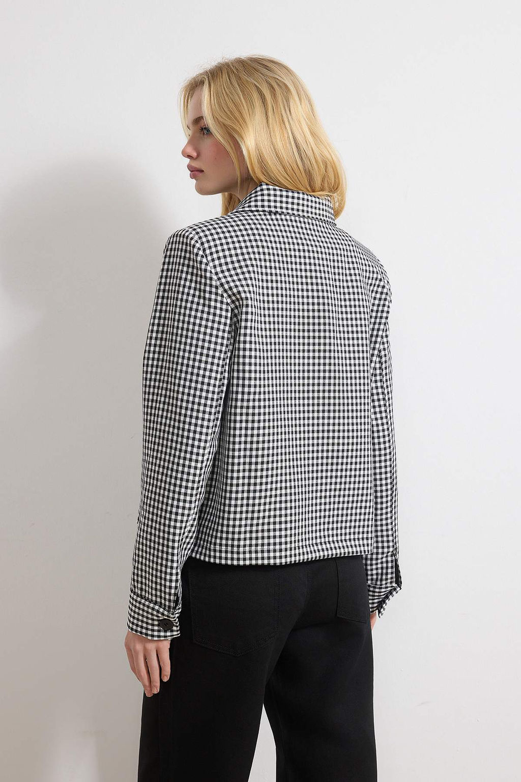 Siyah Beyaz Mini Ekoseli Dugmeli Astarl? Rahat Kal?p Ceket TWOSS26CE00017 - Trendyolmilla фото 4