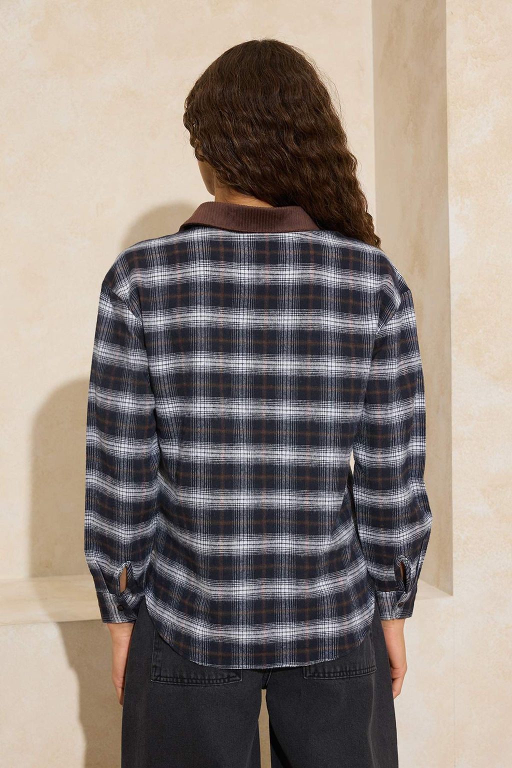 Kahverengi Ekoseli Yakas? Fitilli Oversize Kal?p Flanel Gomlek TWOSS26GO00038 - Trendyolmilla фото 6