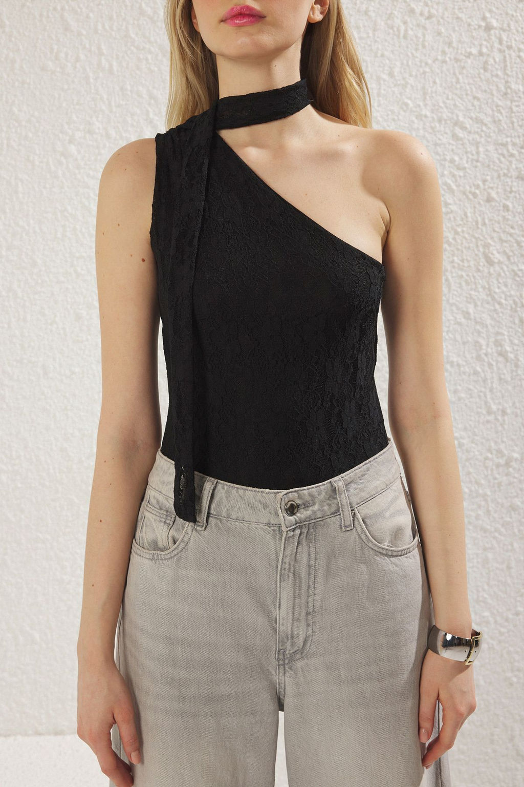 TRENDYOLMILLA Siyah Dantel Aksesuar Detayl? Regular/Normal Kal?p Tek Kol Orme Body TWOSS25BD00002  фото 4
