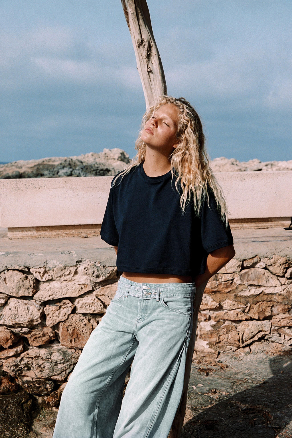 JEANS TRF CINTUR?N PLIEGUES TIRO MEDIO / Azul