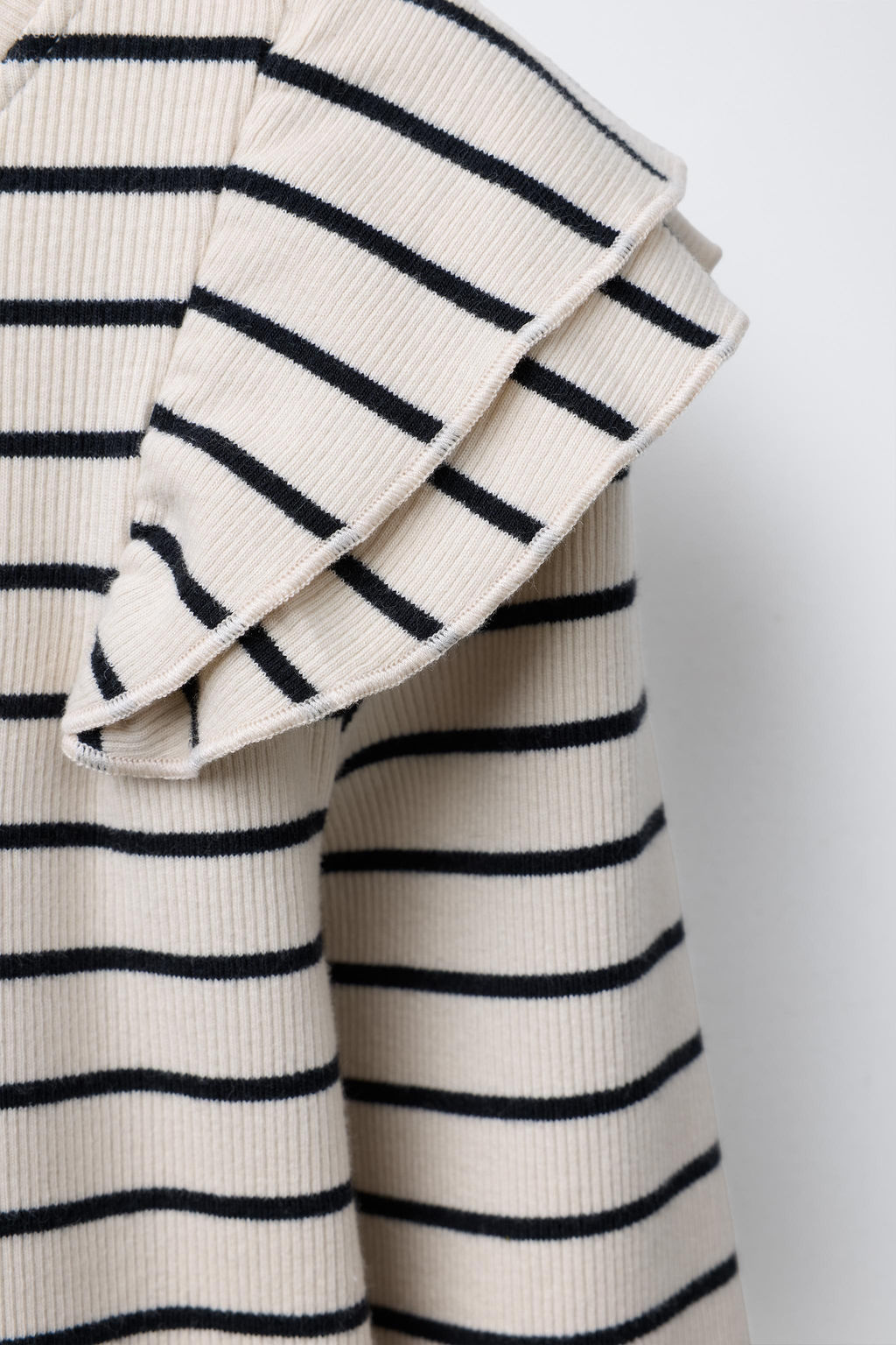 STRIPED RIBBED T-SHIRT WITH RUFFLES - Zara фото 3