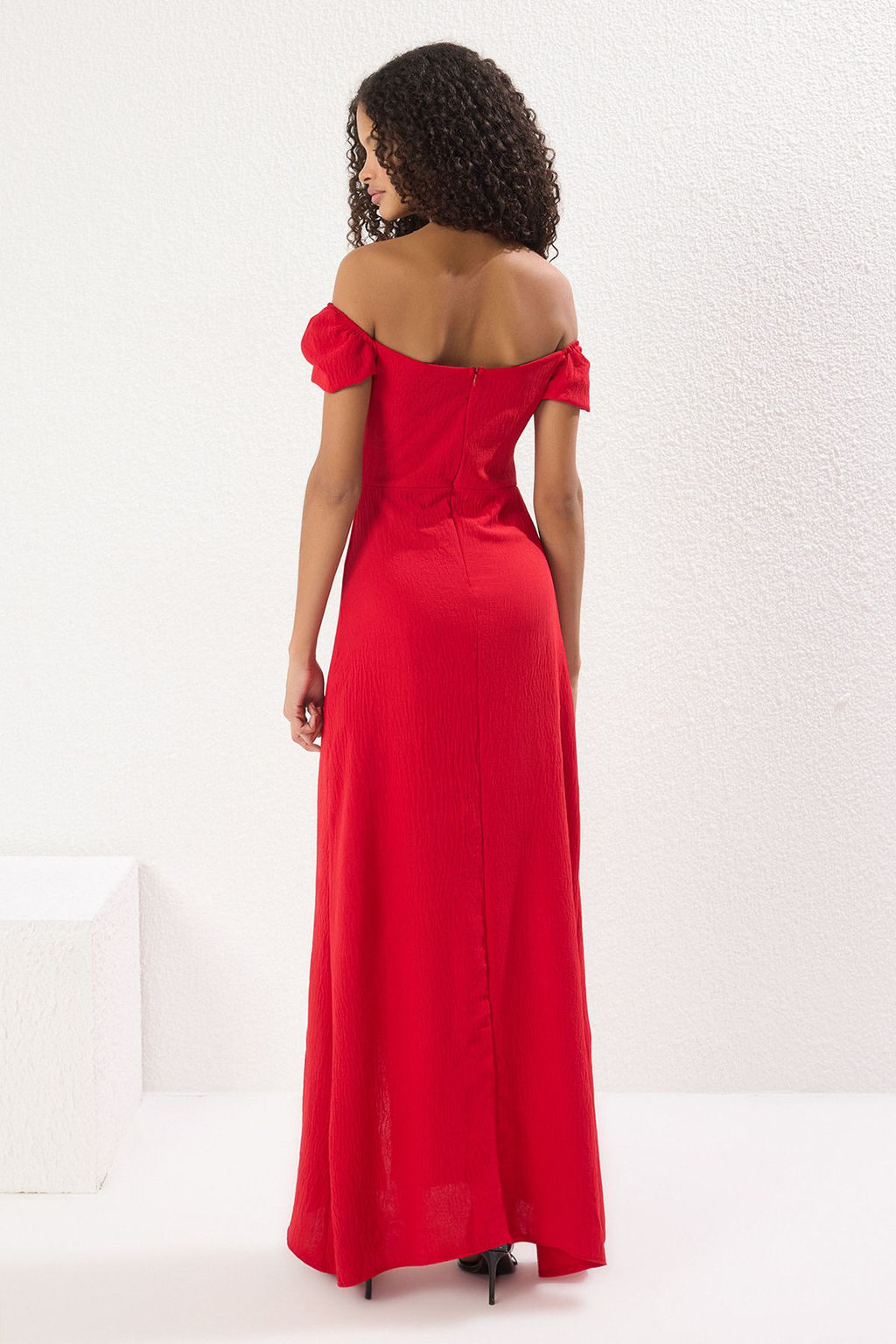 TRENDYOLMILLA K?rm?z? A-Kesim Gogusten Baglama Detayl? Dokuma Uzun S?k Abiye & Mezuniyet Elbise TPRSS25AE00131  фото 4