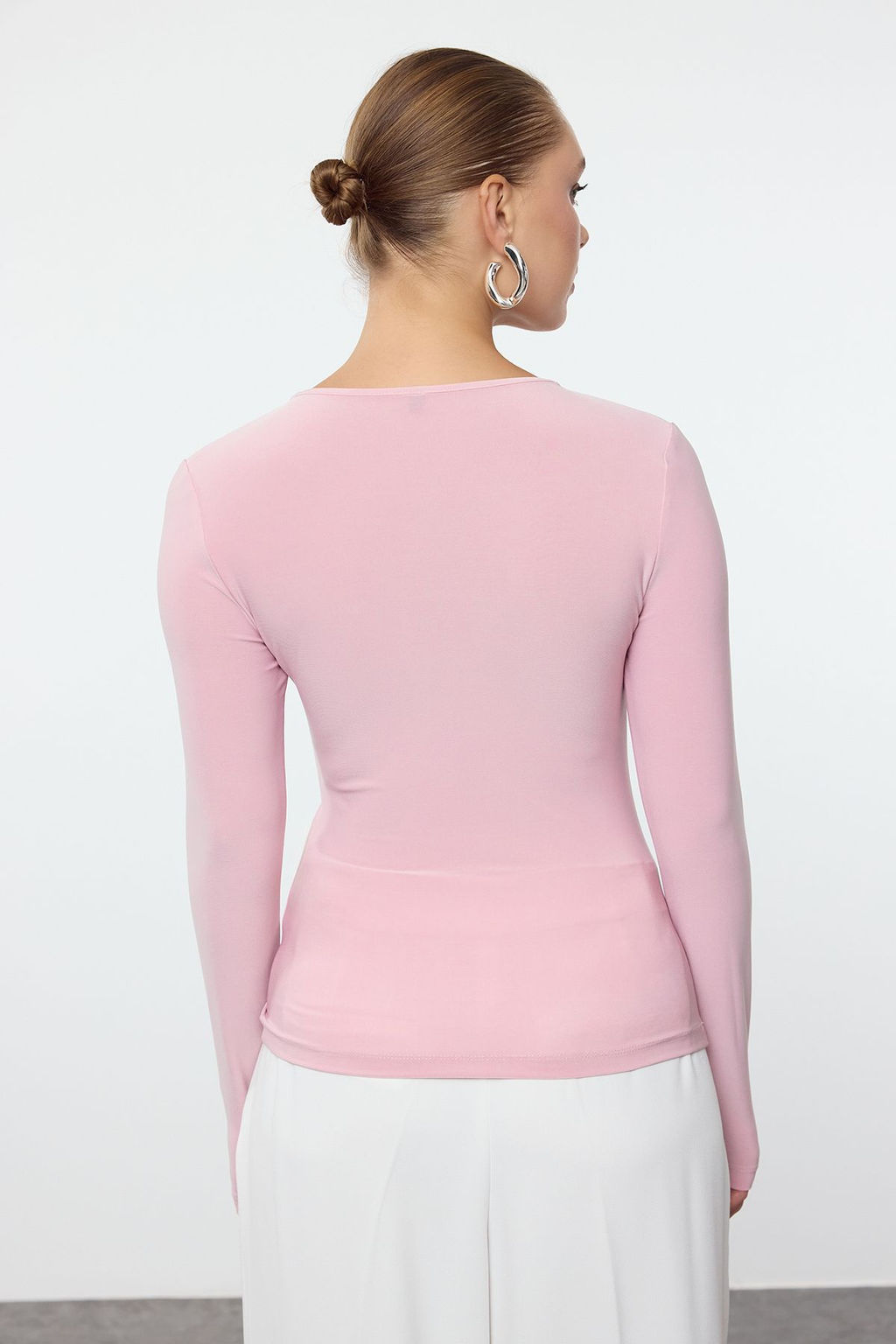 Trendyolmilla Pudra Buzgu/Drape Detayl? V Yaka Vucuda Oturan Esnek Orme Bluz TWOAW25BZ00110 фото 5