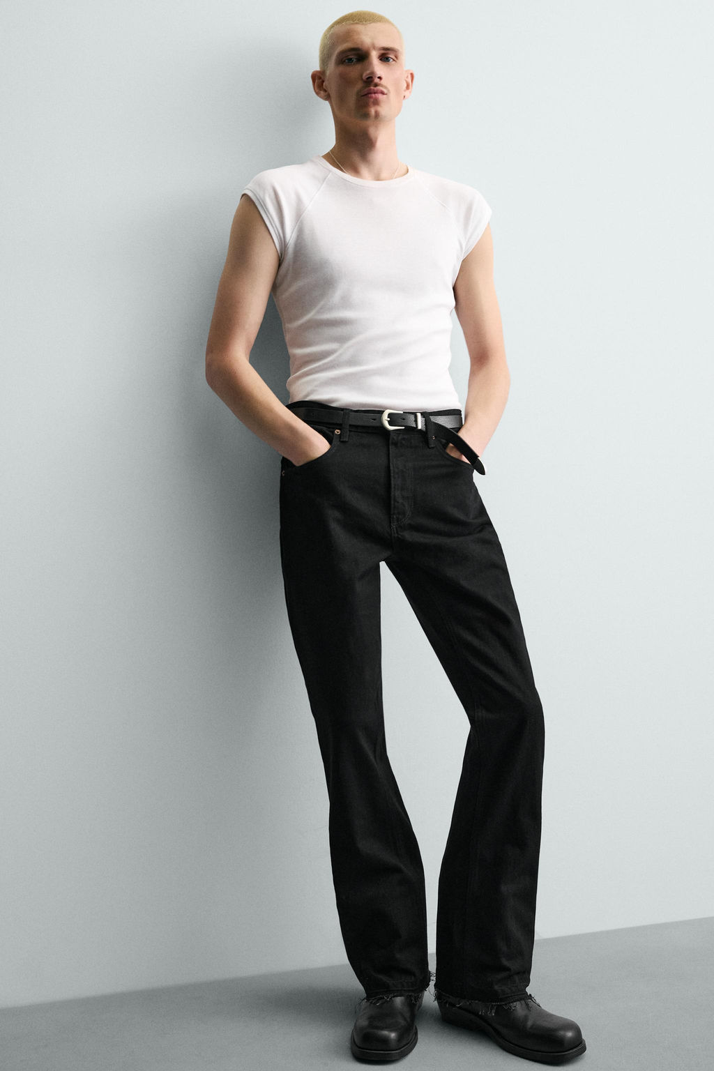 JEANS FLARE FIT ROTOS / Negro - Zara фото 19