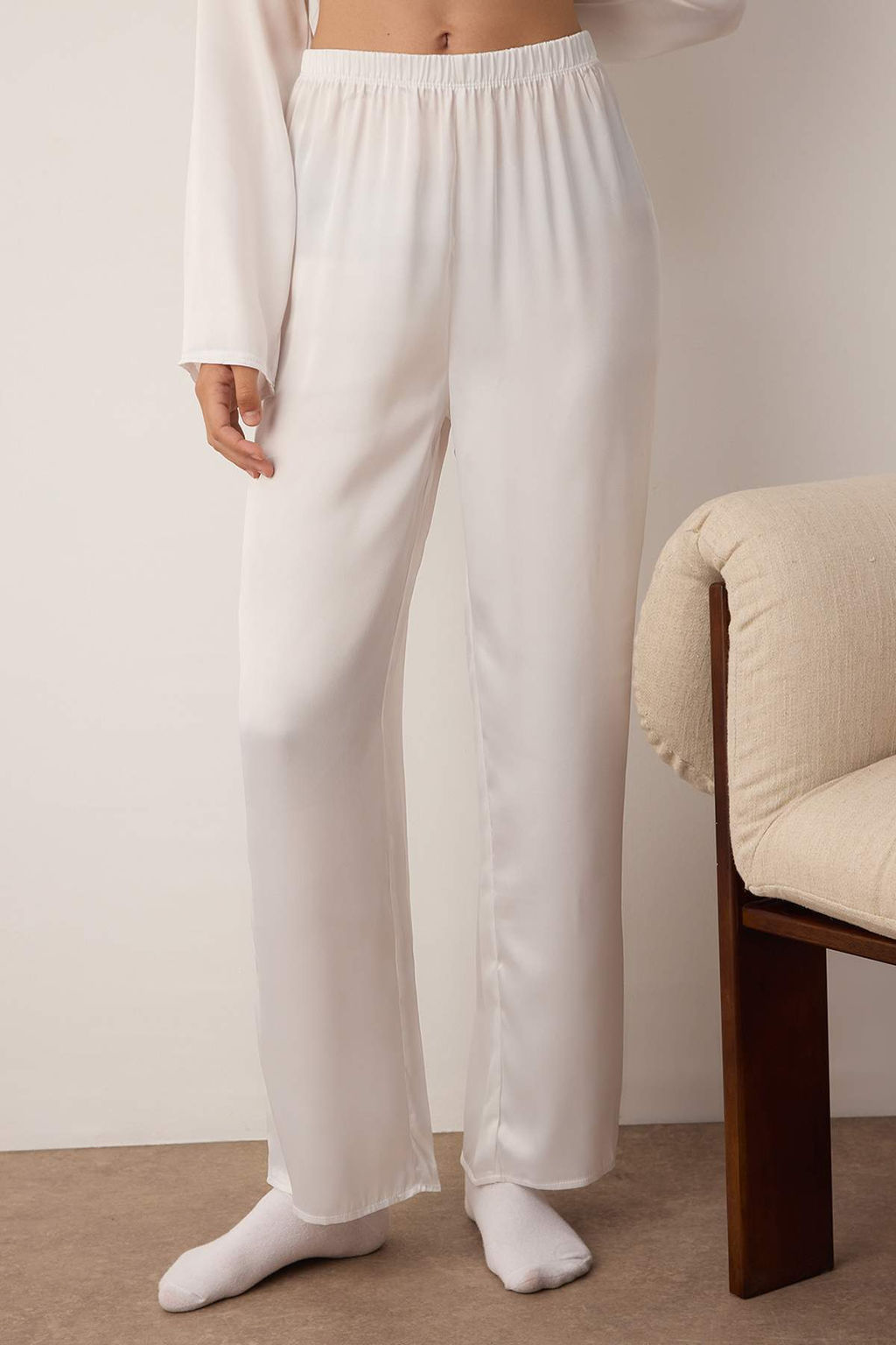Beyaz Kurdele/Fiyonklu ve Biyeli Saten Dokuma Pijama Tak?m? THMAW26PT00006