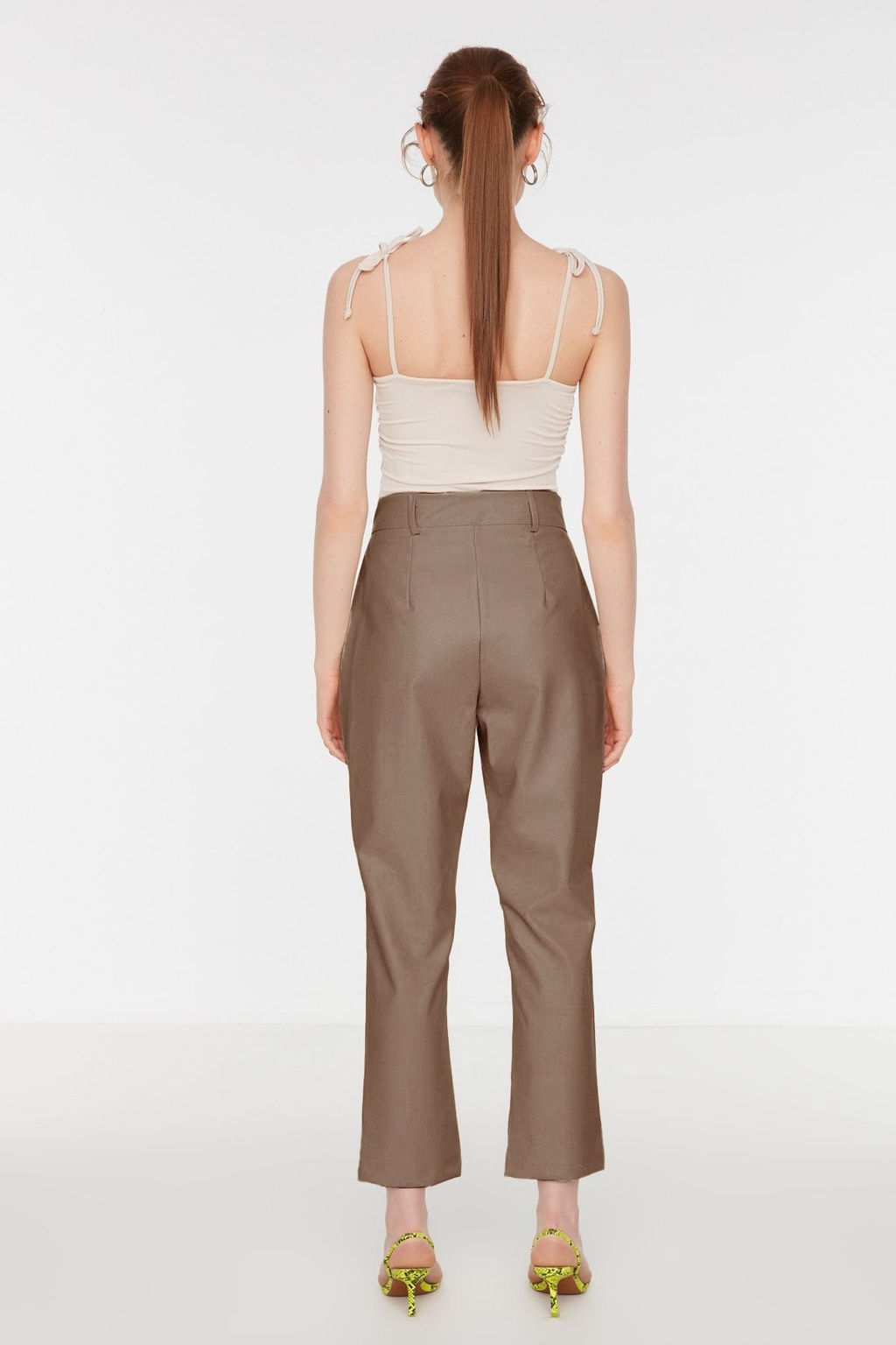 TRENDYOLMILLA Tas Cigarette Dokuma Suni Deri Pantolon TWOAW22PL0347  фото 4