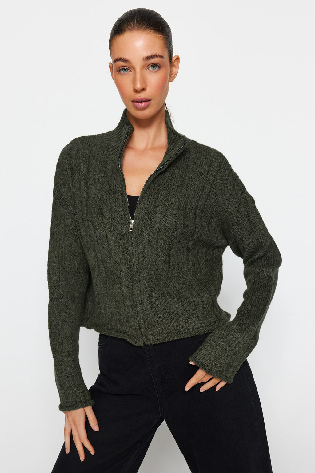 Haki Crop Yumusak Dokulu Fermuarl? Sac Orgulu Triko H?rka TWOAW24HI00202