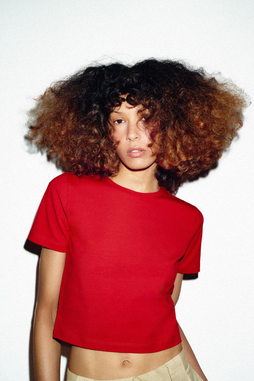 CAMISETA CROPPED MANGA CORTA / Rojo - Zara фото 2