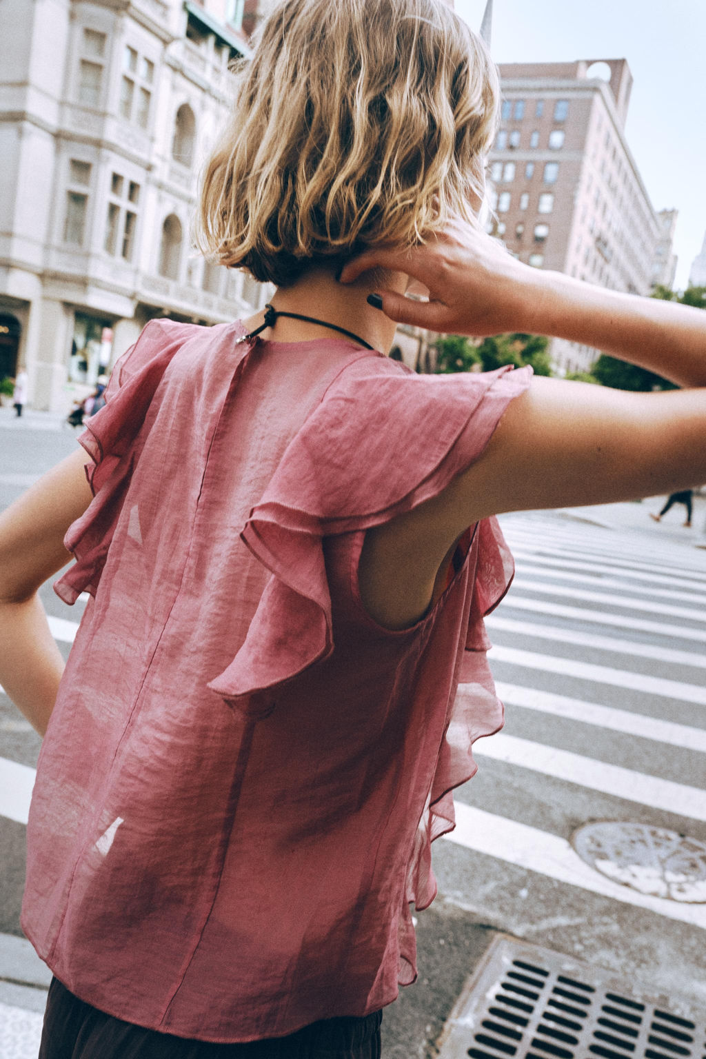 SEMI-SHEER TOP WITH RUFFLES - Zara фото 2
