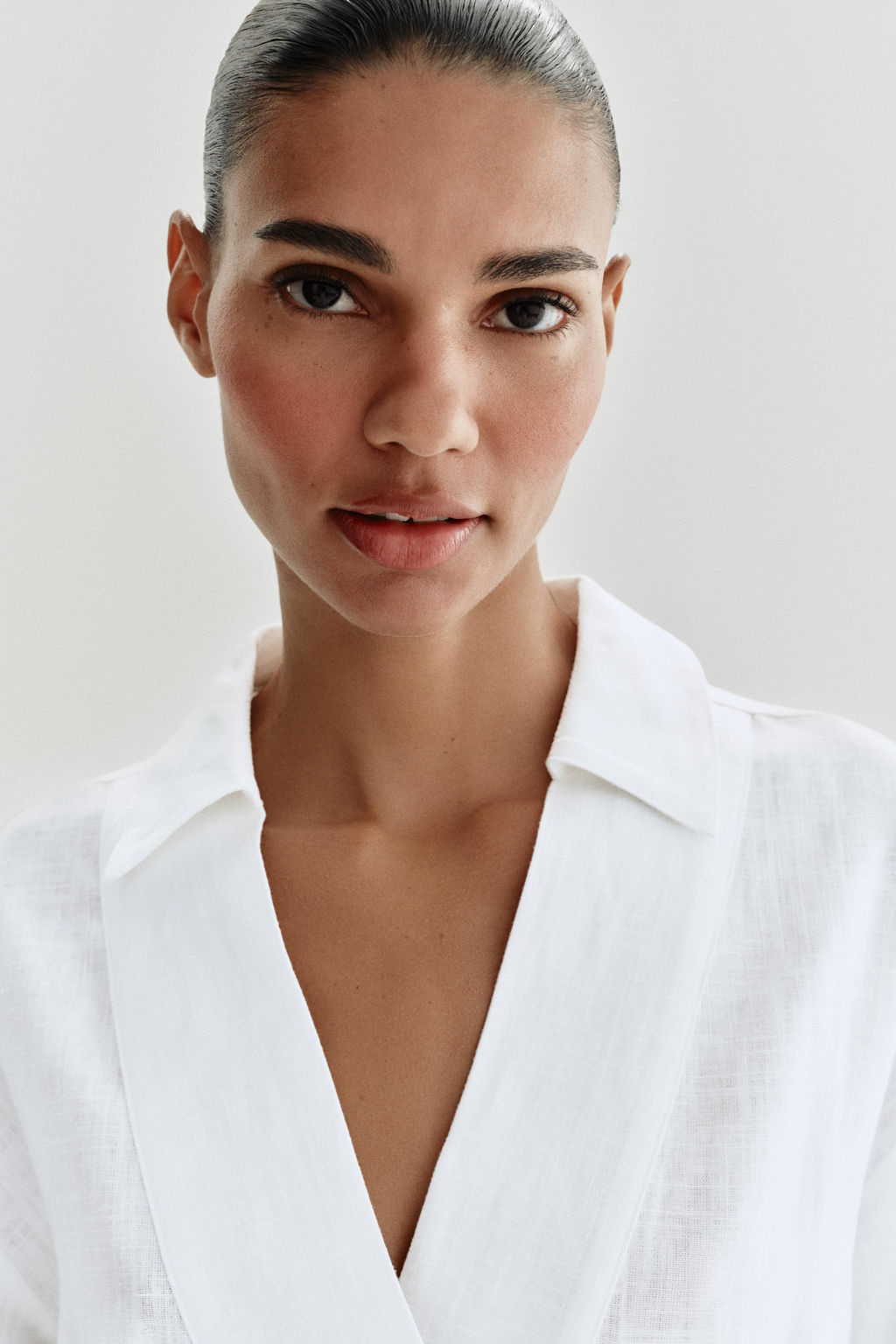 BLUSA CON LINO CUELLO POLO / Blanco - Zara фото 3