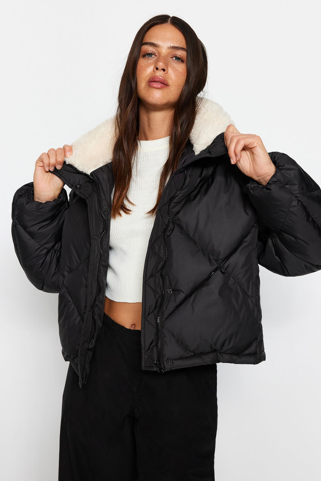 TRENDYOLMILLA Siyah Oversize Pelus Yaka Detayl? Su Itici Sisme Mont TWOAW24MO00008 фото 9