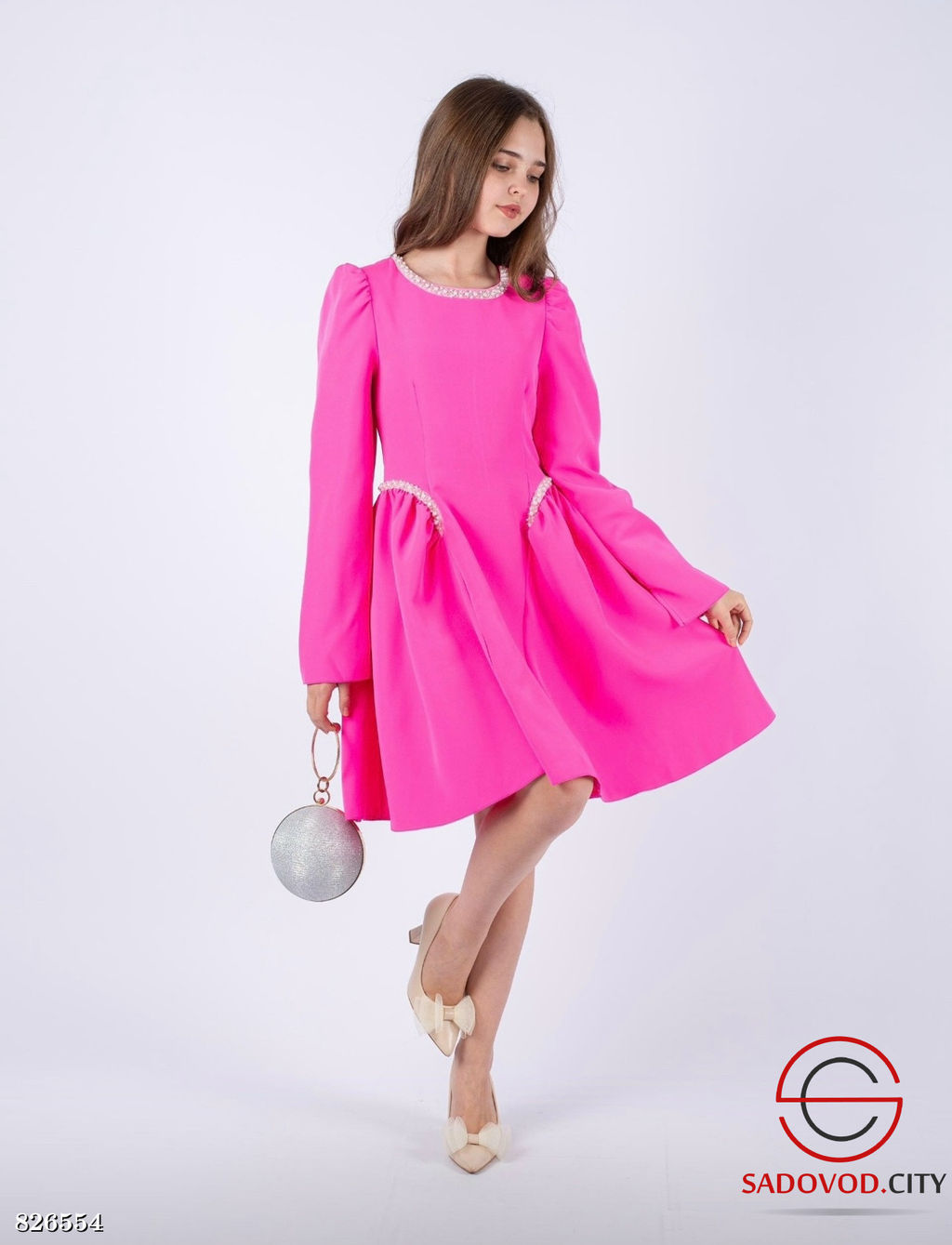 Платье с длинными рукавами и жемчужным декором