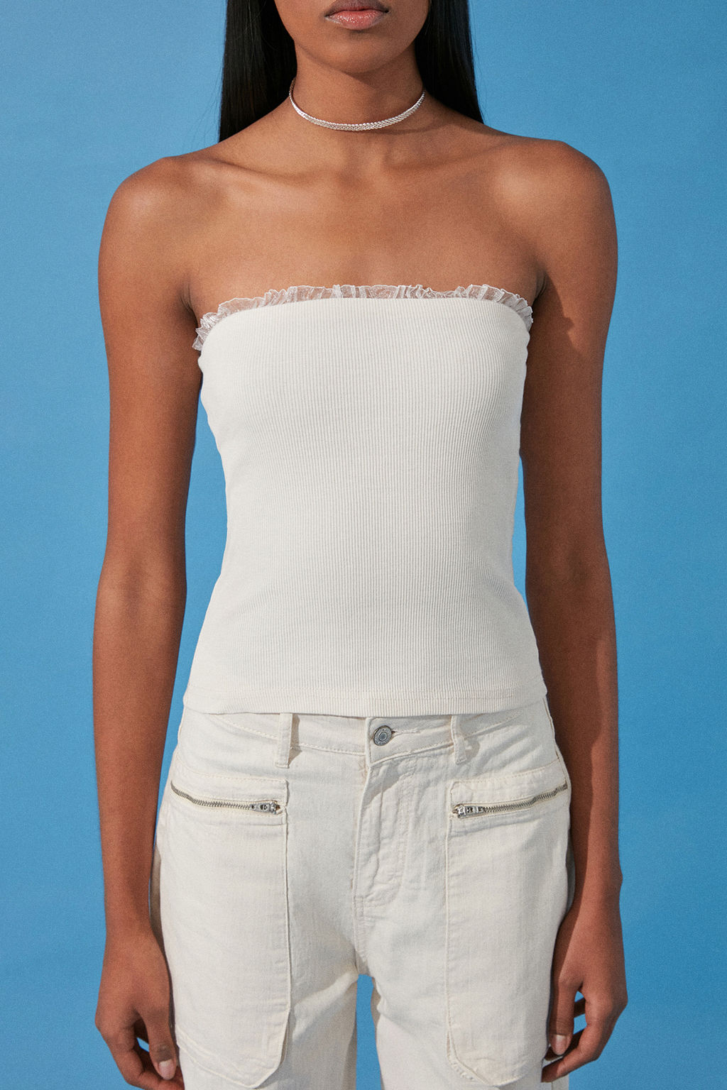 Tas Fitilli Straplez Yaka Dokuma Garnili Vucuda Oturan Pamuklu Esnek Crop Orme Bluz TWOSS24BZ00361