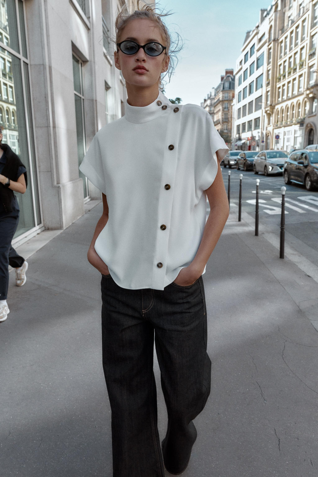 SHIRT WITH CONTRAST BUTTONS