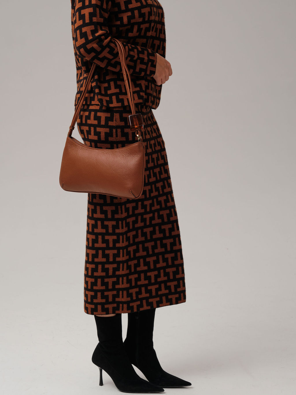 Кожаная сумка Deboro 31024 коричневый фундук