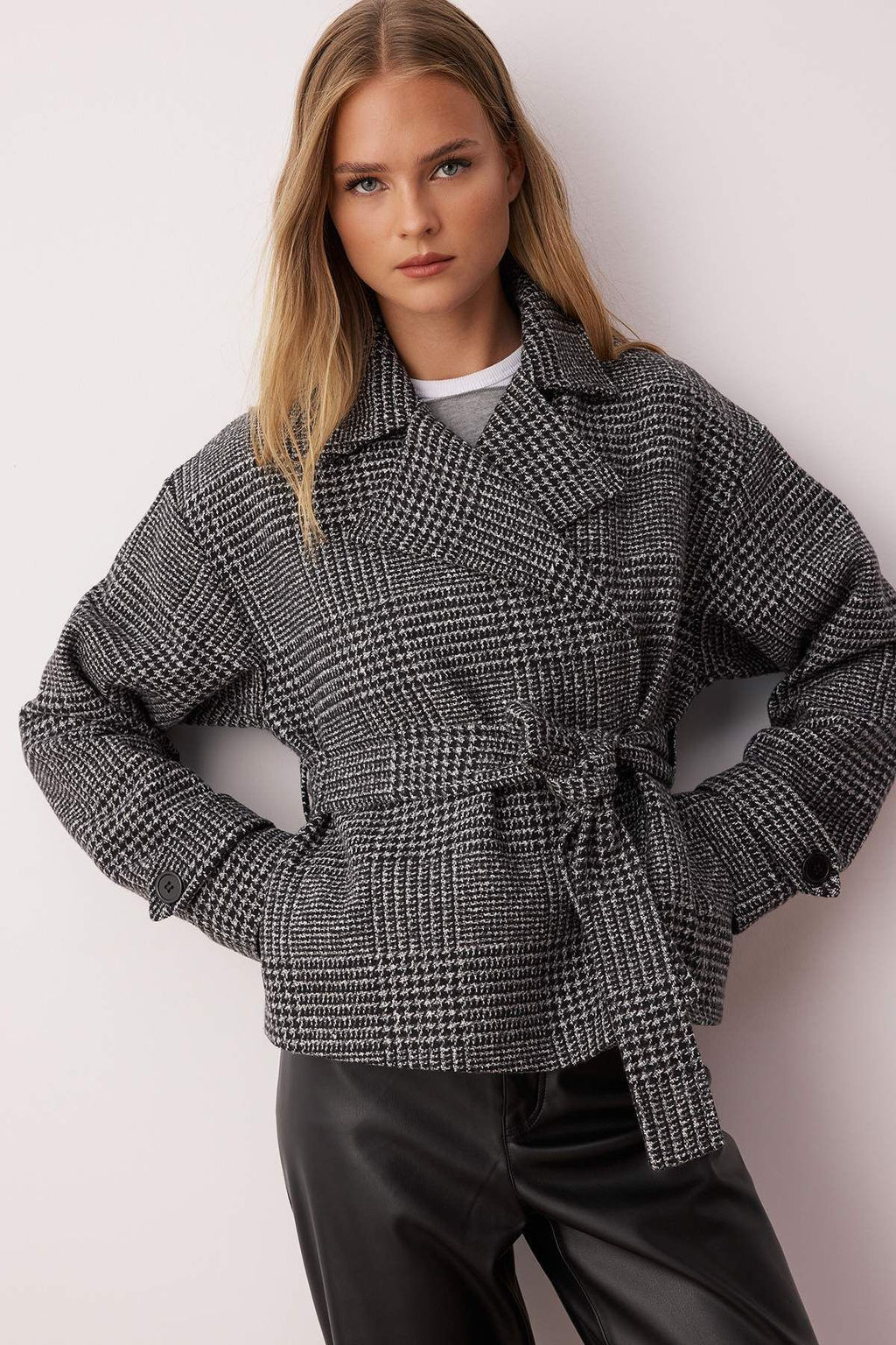 Koyu Gri Ekose Desenli Regular Kal?p Kusakl? Kase Ince Ceket Mont TWOAW26MO00134