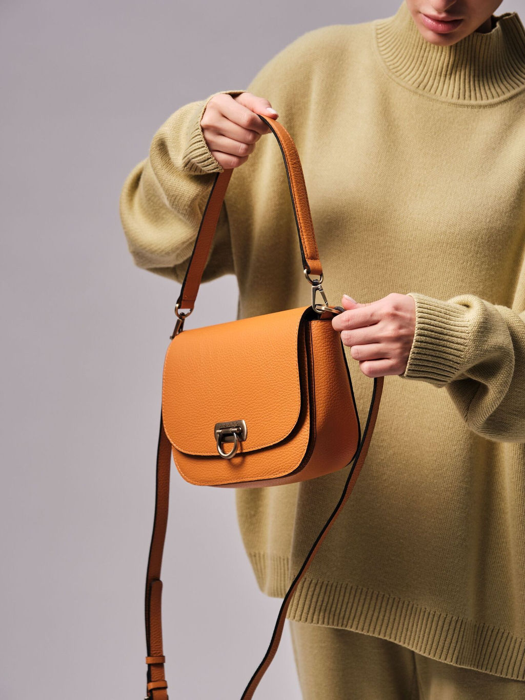 Сумка кожаная Azaro 30741 оранжевый карандаш