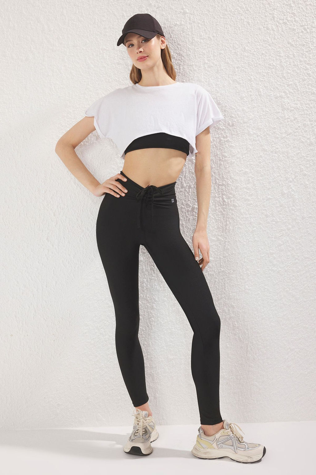 TRENDYOLMILLA Siyah Buzgulu ve Baglamal? Reflektor Detayl? Tam Boy Orme Spor Tayt THMSS25TY00019