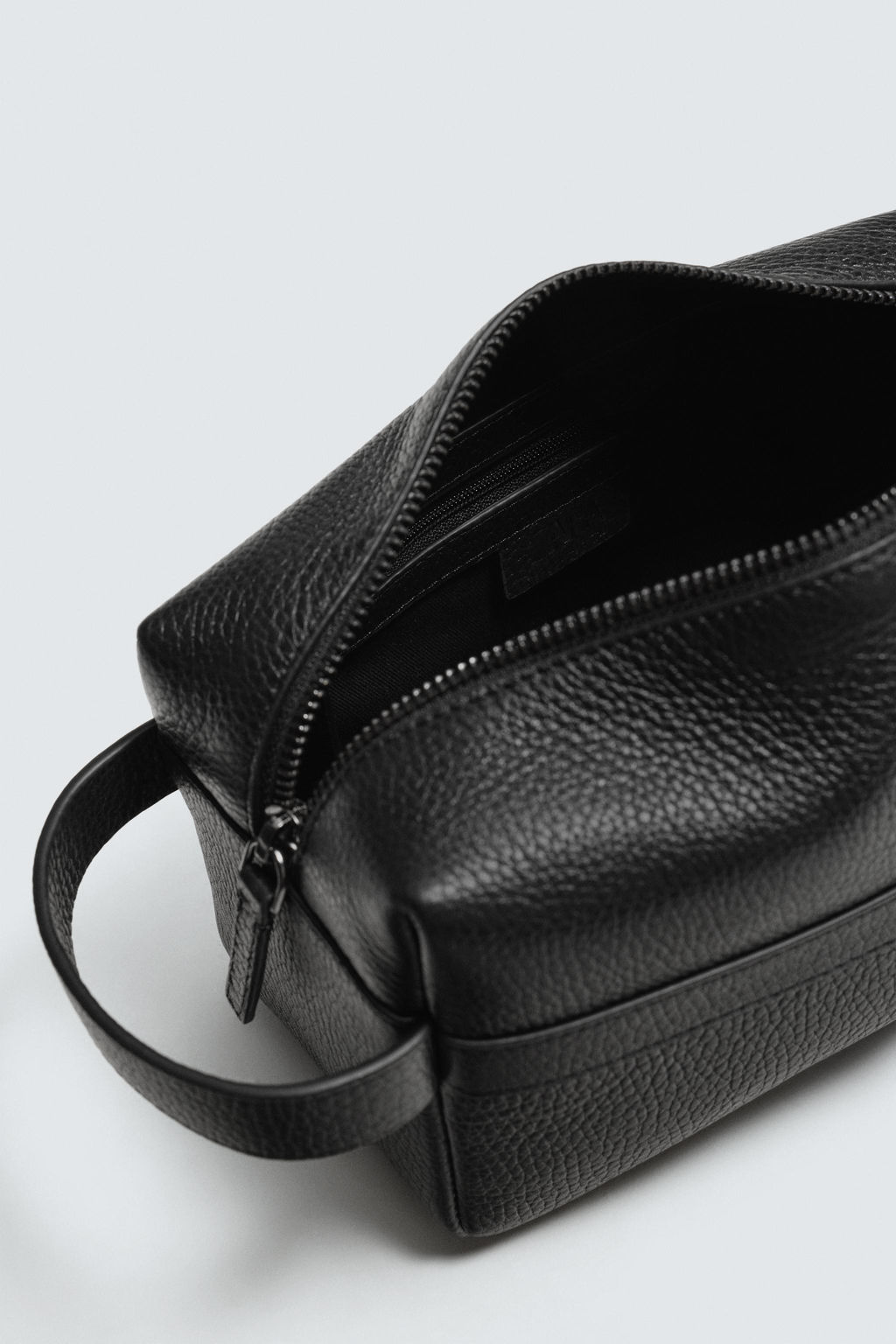 LEATHER TOILETRY BAG - Zara фото 5
