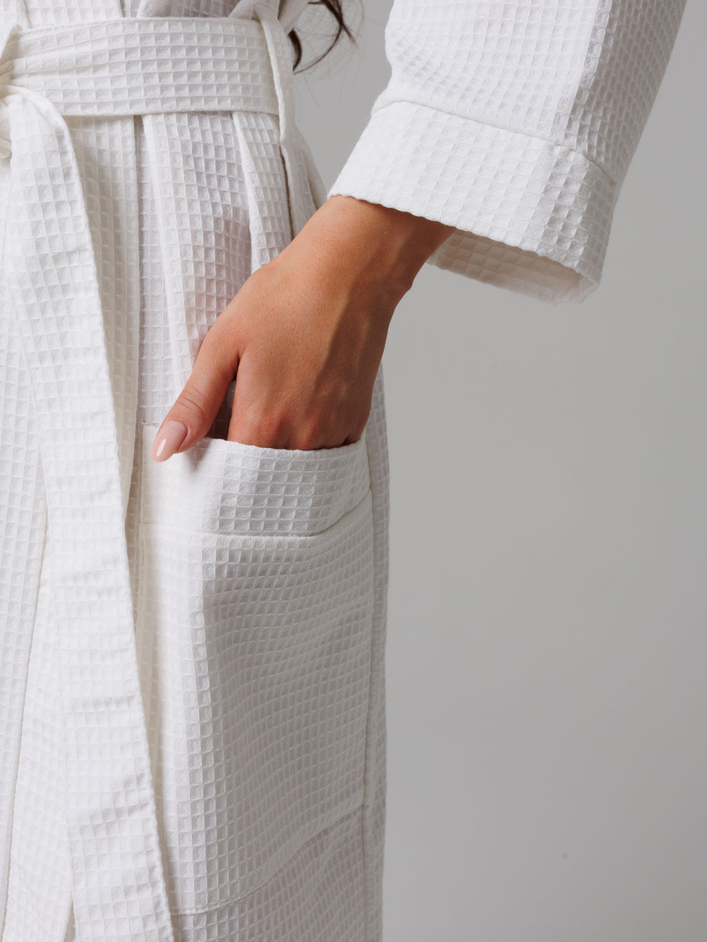 Женский укороченный вафельный халат с планкой белый В-11 (9)