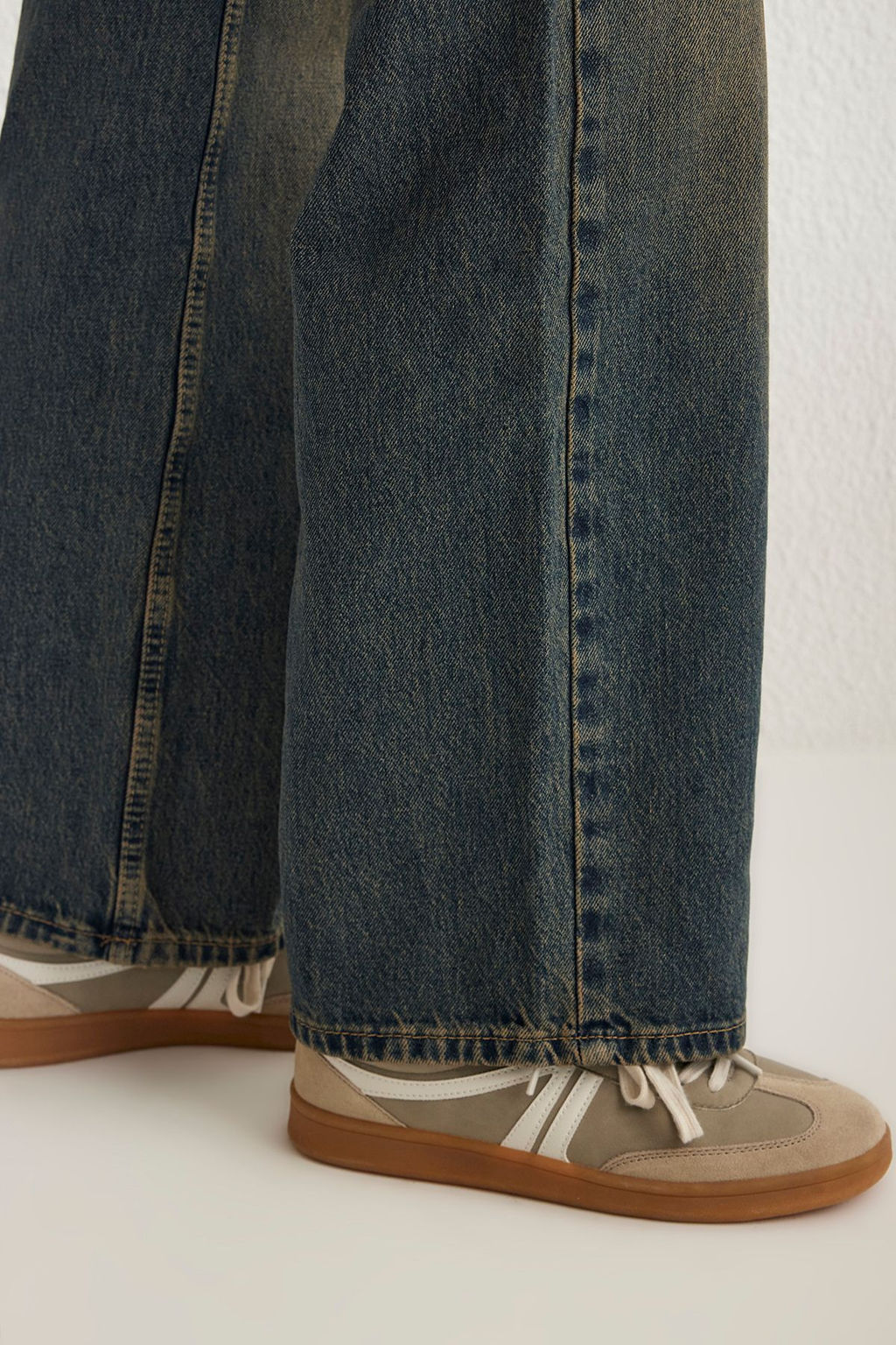 Koyu Mavi Premium Vintage Y?kama Efektli Dusuk Bel Wide Leg Jeans TWOSS25JE00083 - Trendyolmilla фото 3