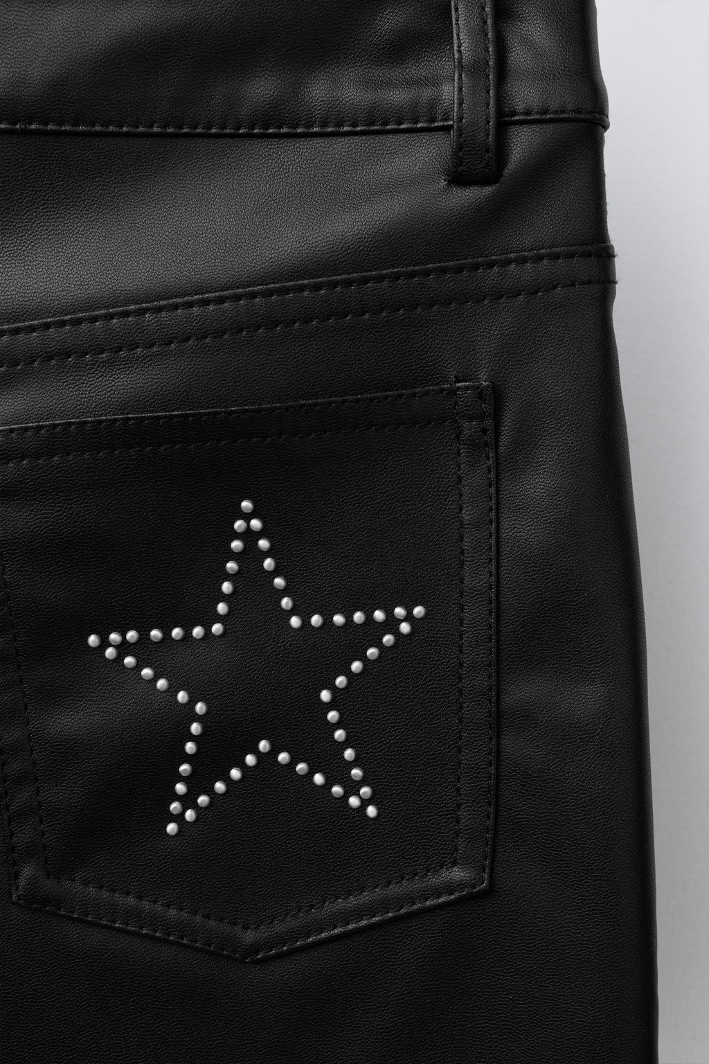 STUDDED LEATHER EFFECT FLARE TROUSERS - Zara фото 4