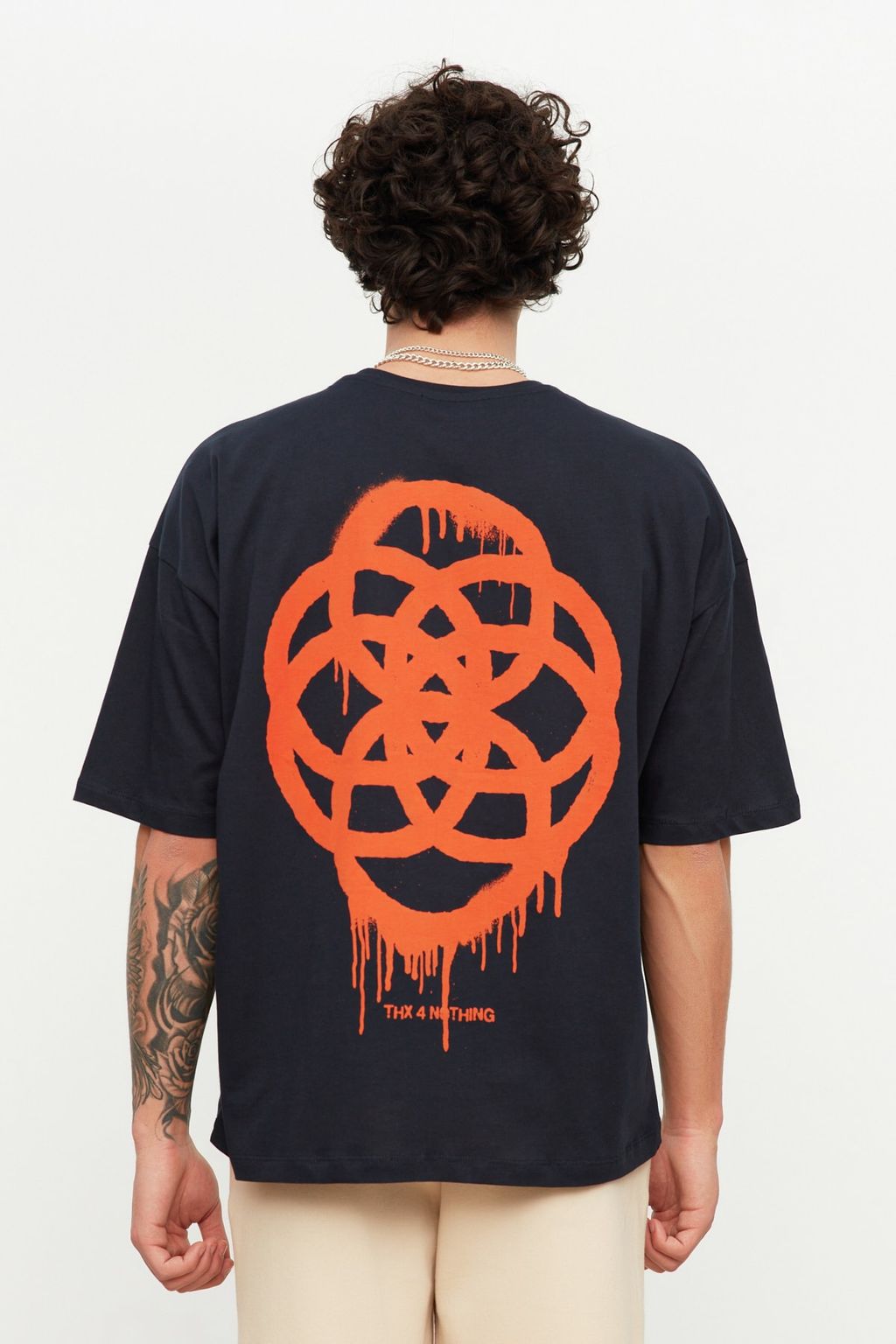 TRENDYOL MAN Lacivert Oversize/Genis Kesim Geometrik Bask?l? %100 Pamuklu T-Shirt TMNSS21TS1062