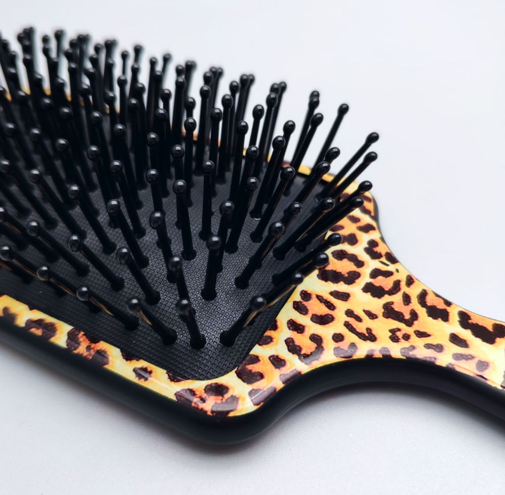 Solinberg Расческа массажная 338-69087L, пластиковая, пластиковые штифты, L 220 мм, леопард