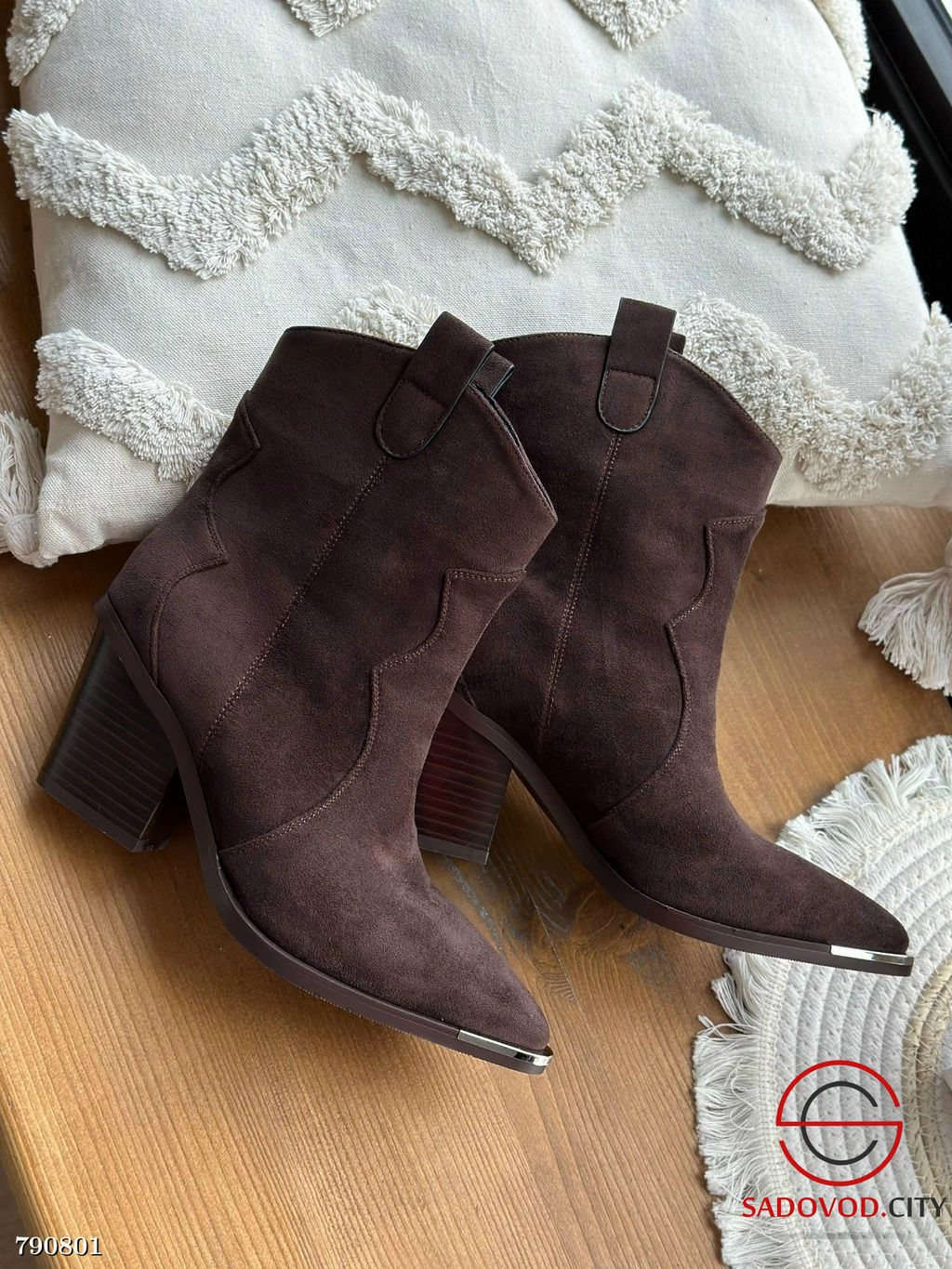 Женские осенние сапоги Казаки