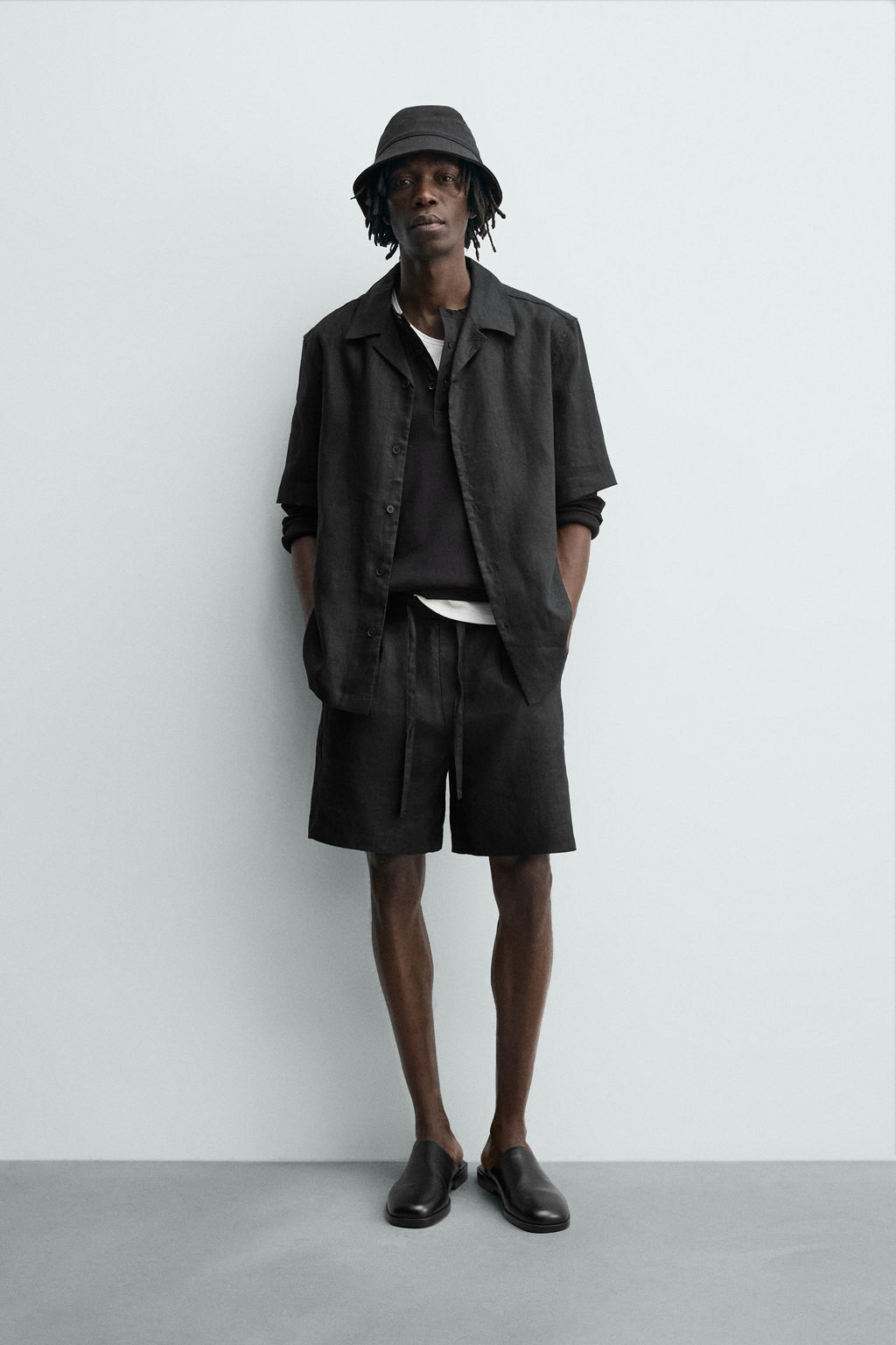 BERMUDA RELAXED FIT 100% LINO / Negro