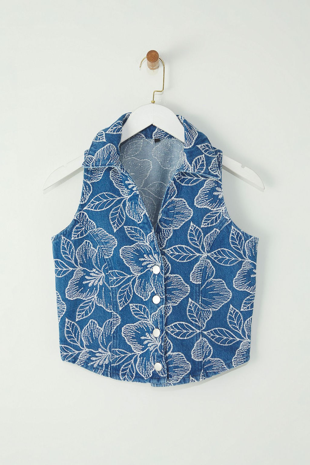 TRENDYOLMILLA Mavi Cicek Desenli Gomlek Yaka Denim Yelek TWOSS25YE00075 фото 5