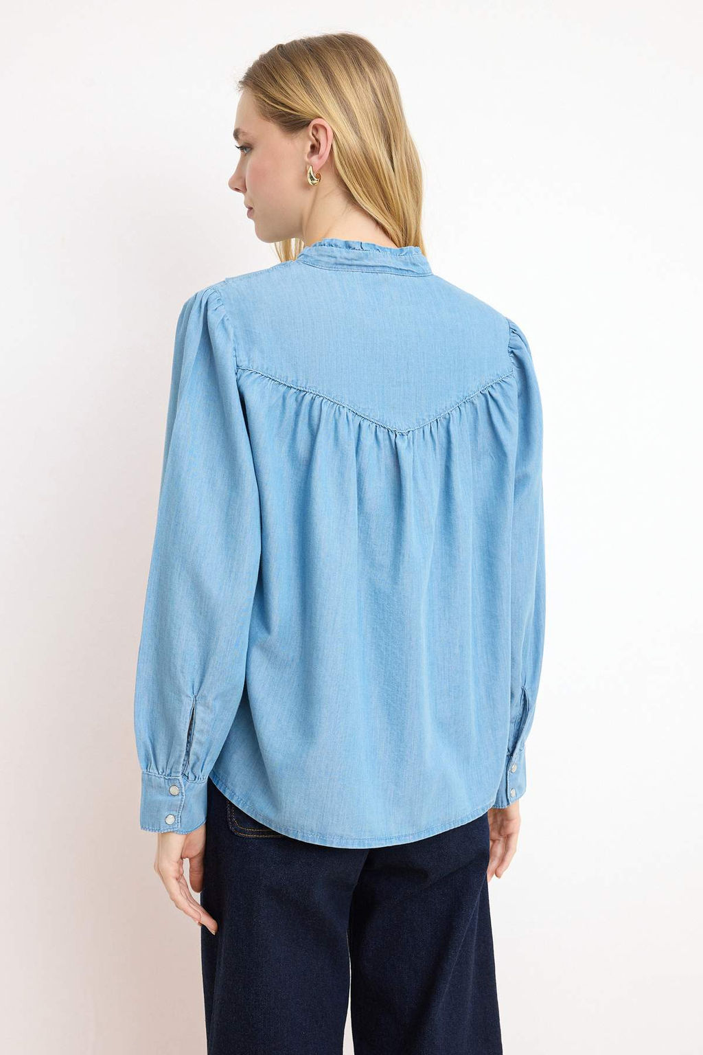 Mavi %100 Tencel Yakas? Baglama Detayl? Relaxed Fit Denim Bluz TWOSS26BZ00062 - Trendyolmilla фото 4