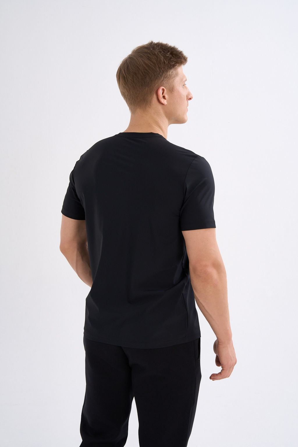 Футболка Черный