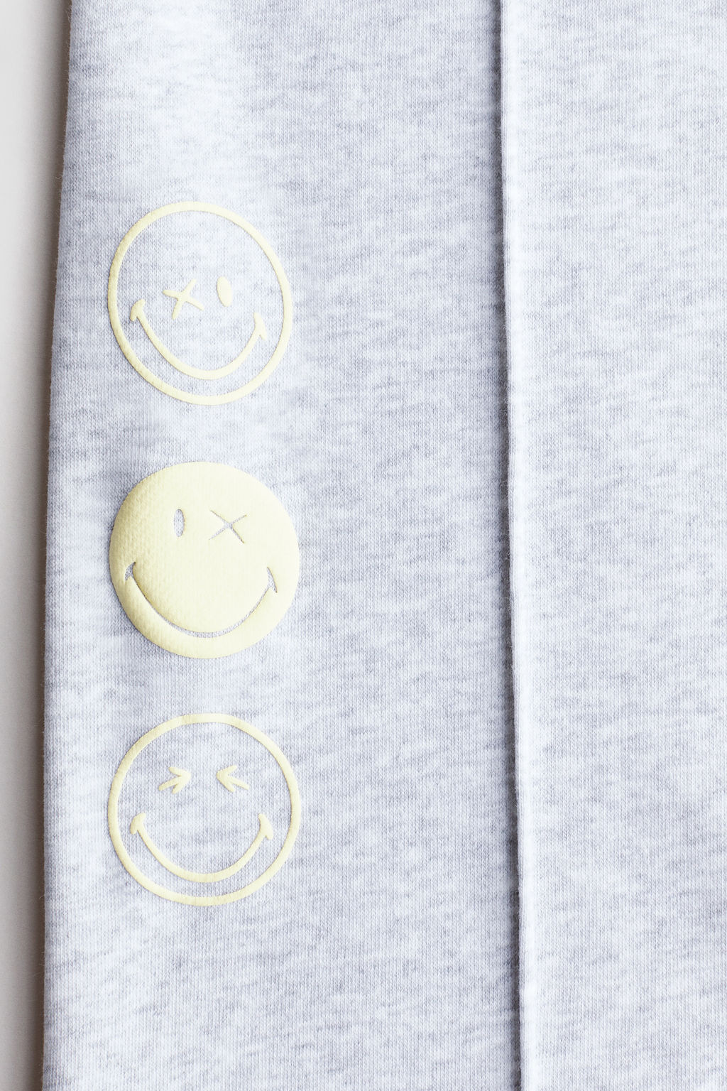 Joggers en tejido sudadera con motivos estampados - H&m фото 6