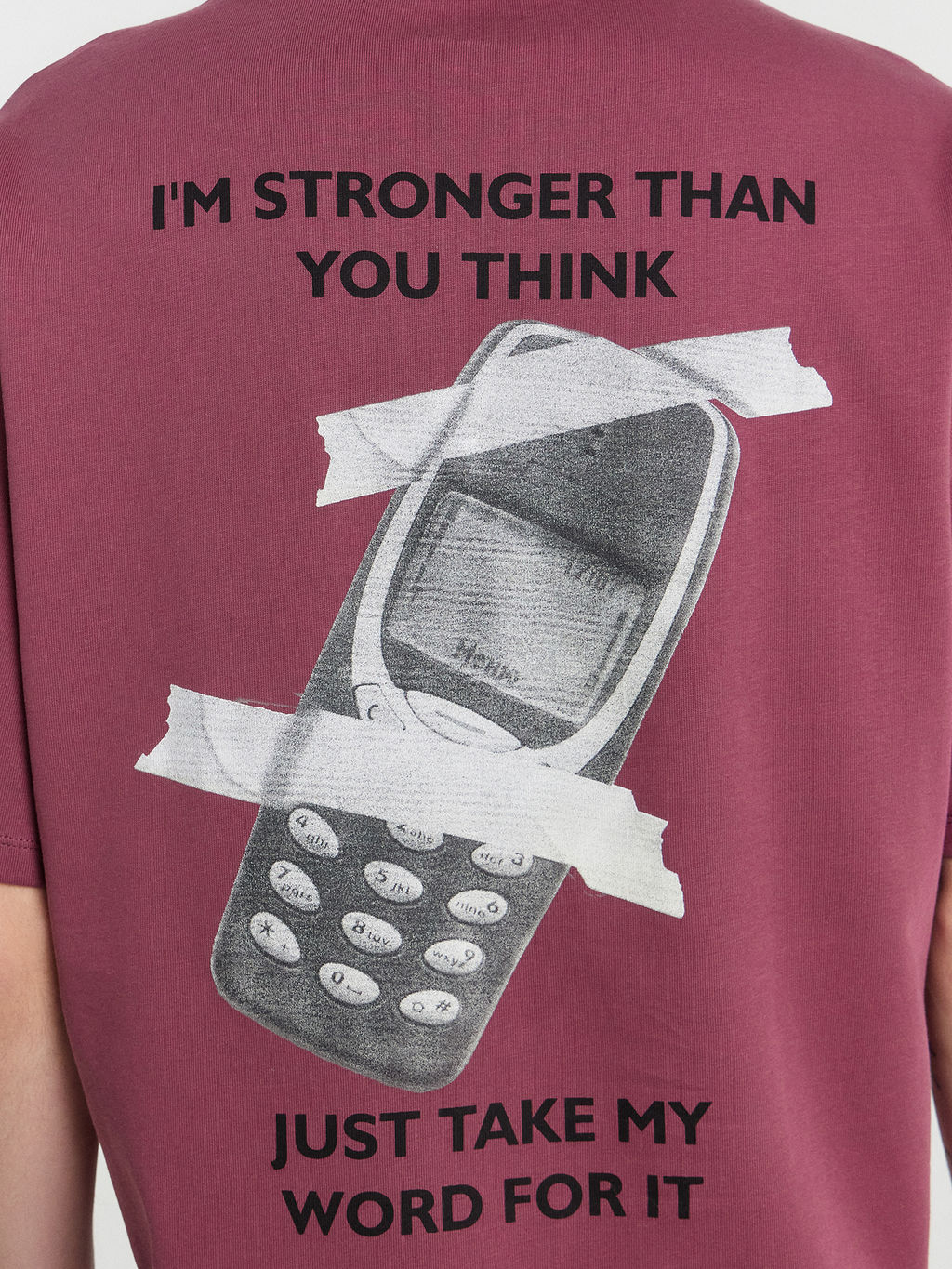 Футболка мужская с принтом и надписью "Im stronger than you think"